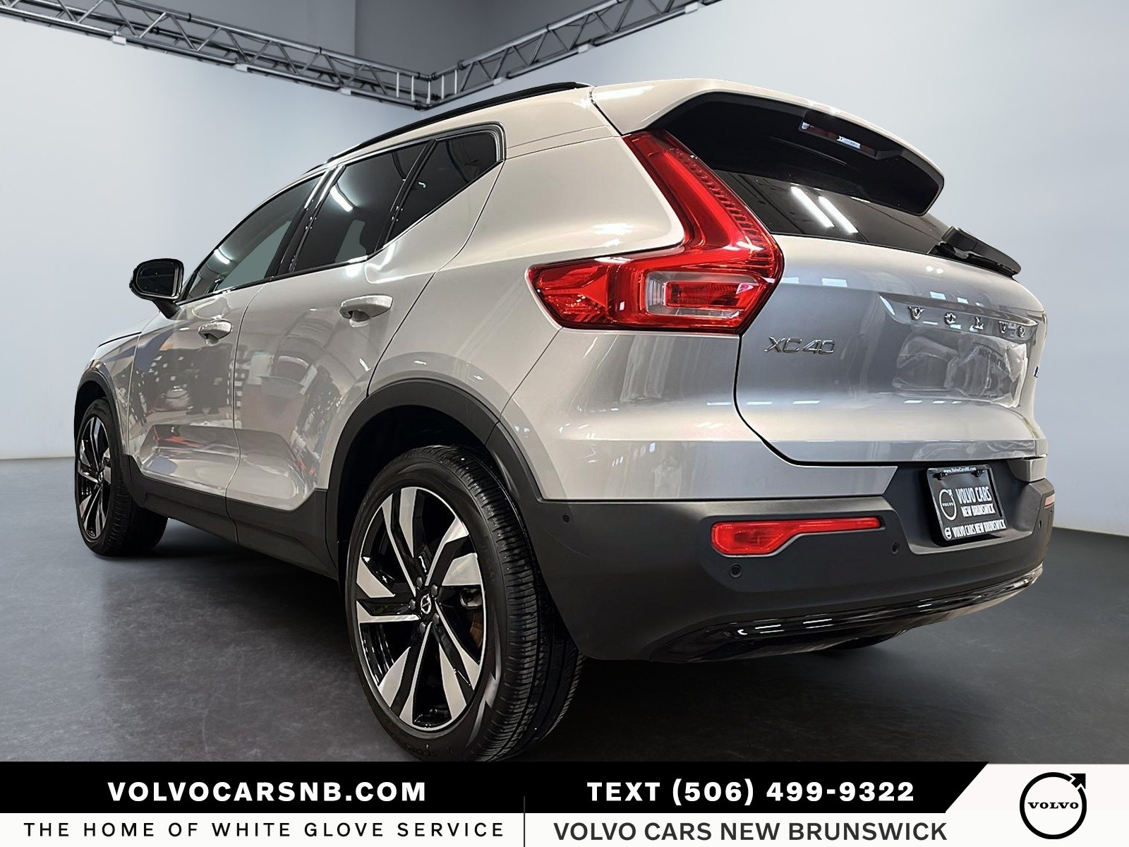2025 Volvo XC40 B5 Plus Dark Theme