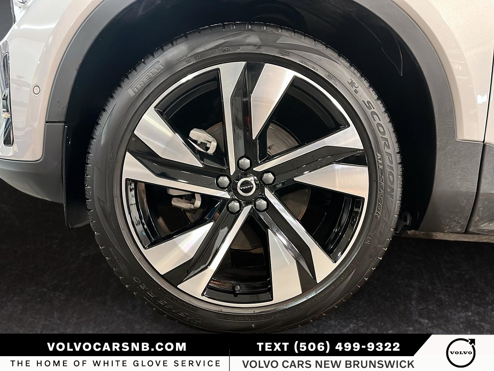 2025 Volvo XC40 B5 Plus Dark Theme