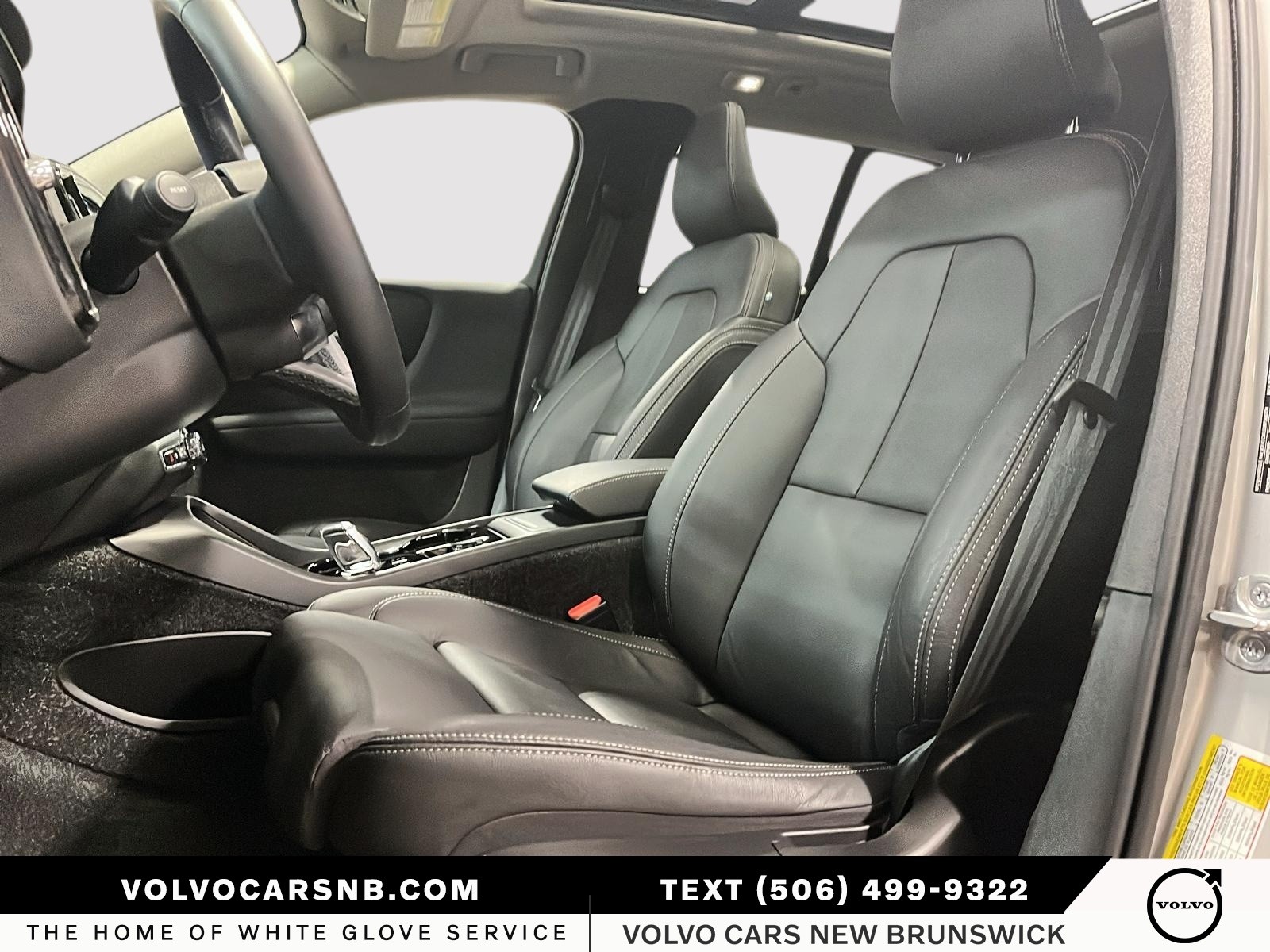 2025 Volvo XC40 B5 Plus Dark Theme