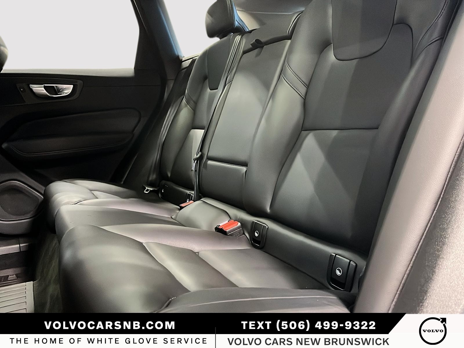 2025 Volvo XC60 B5 Core Dark Theme