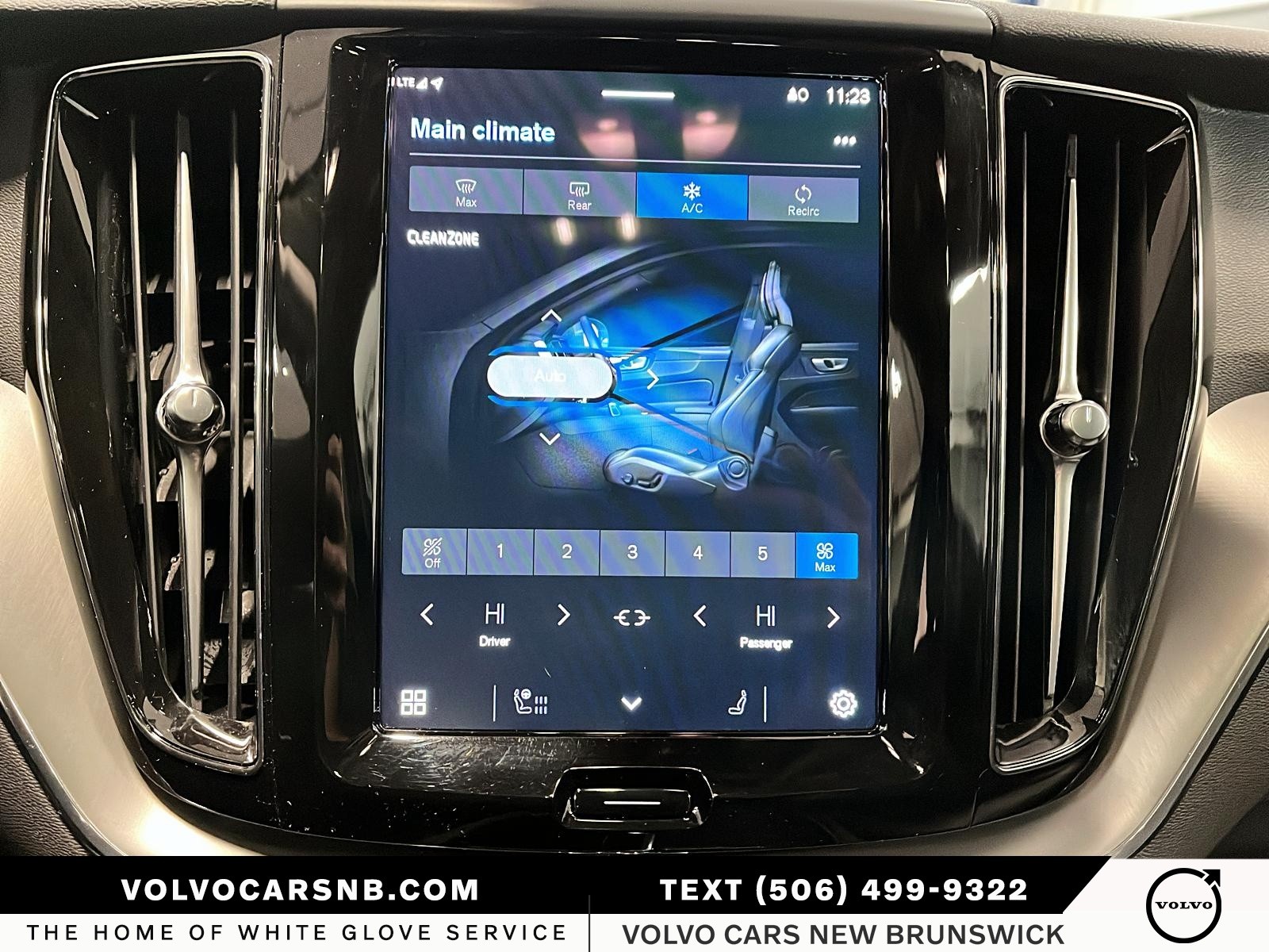 2025 Volvo XC60 B5 Core Dark Theme