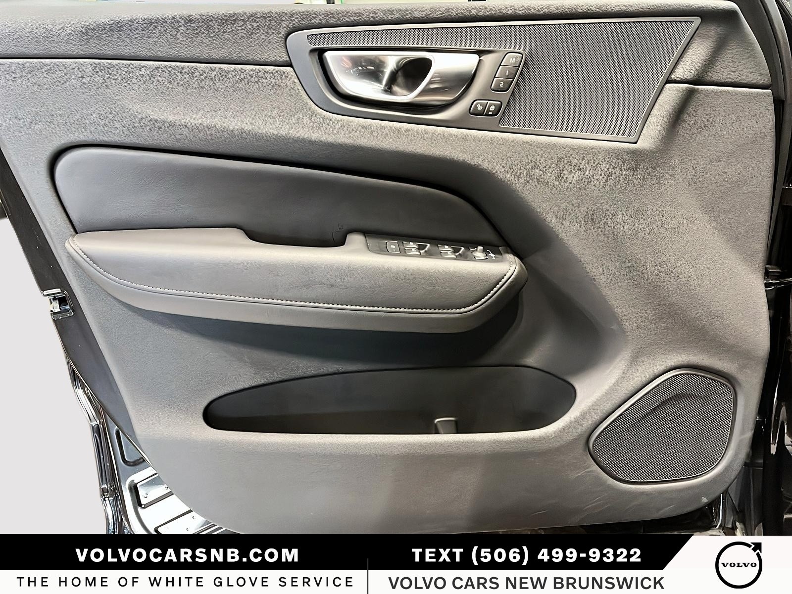 2025 Volvo XC60 B5 Core Dark Theme