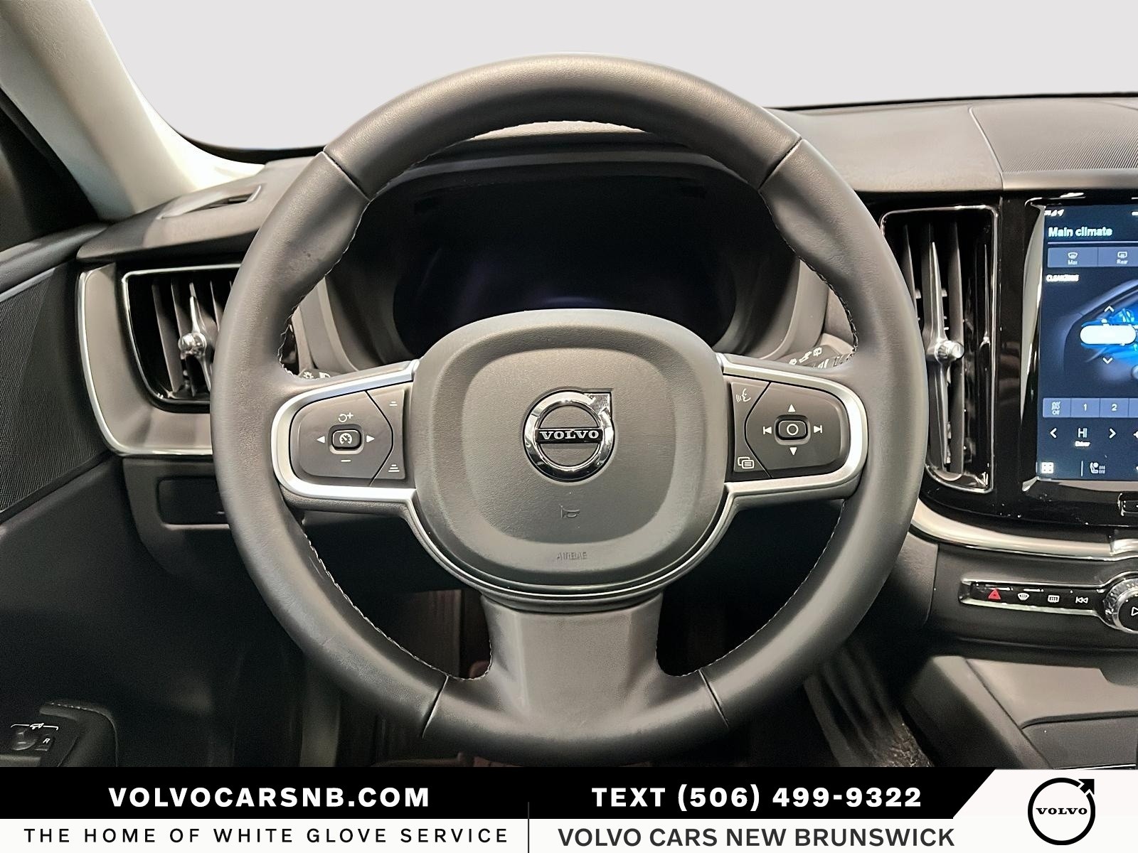 2025 Volvo XC60 B5 Core Dark Theme