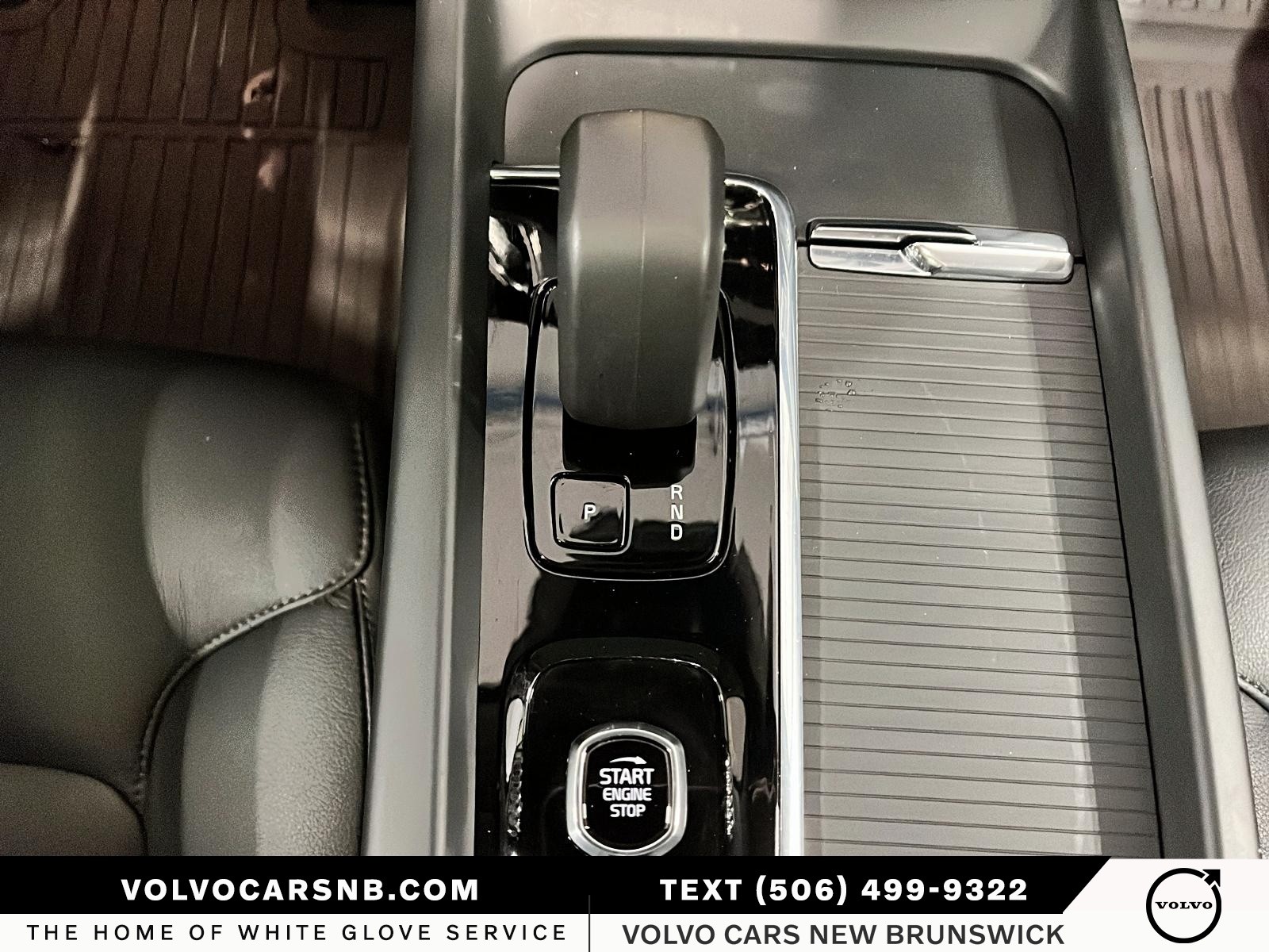 2025 Volvo XC60 B5 Core Dark Theme