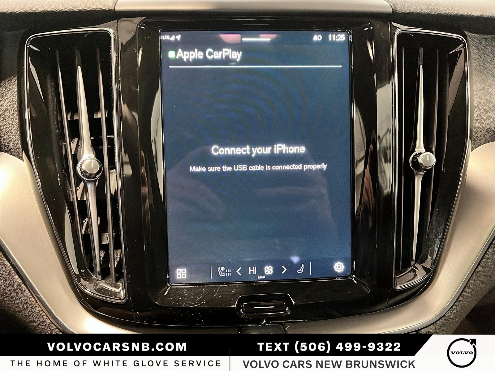 2025 Volvo XC60 B5 Core Dark Theme