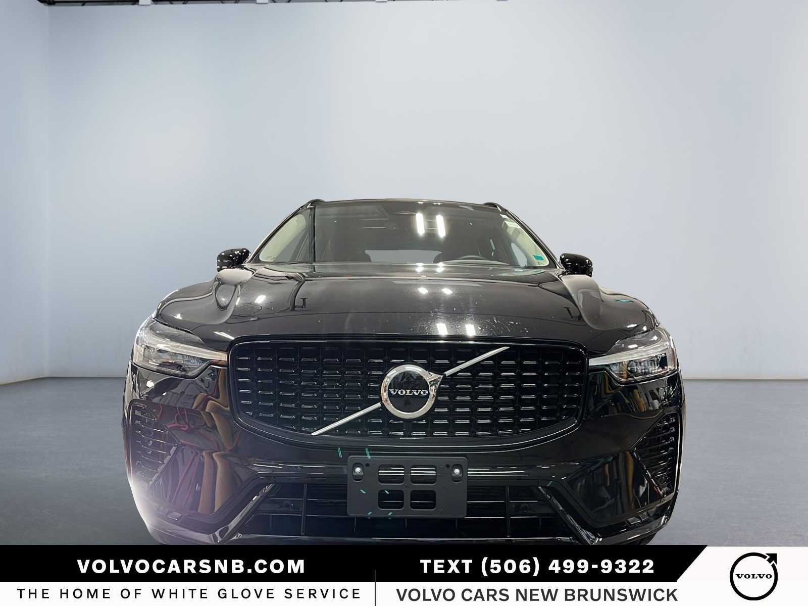 2025 Volvo XC60 B5 Core Dark Theme