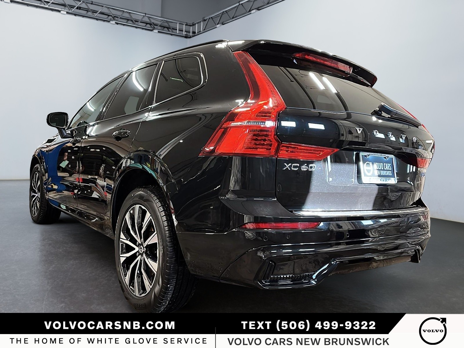 2025 Volvo XC60 B5 Core Dark Theme