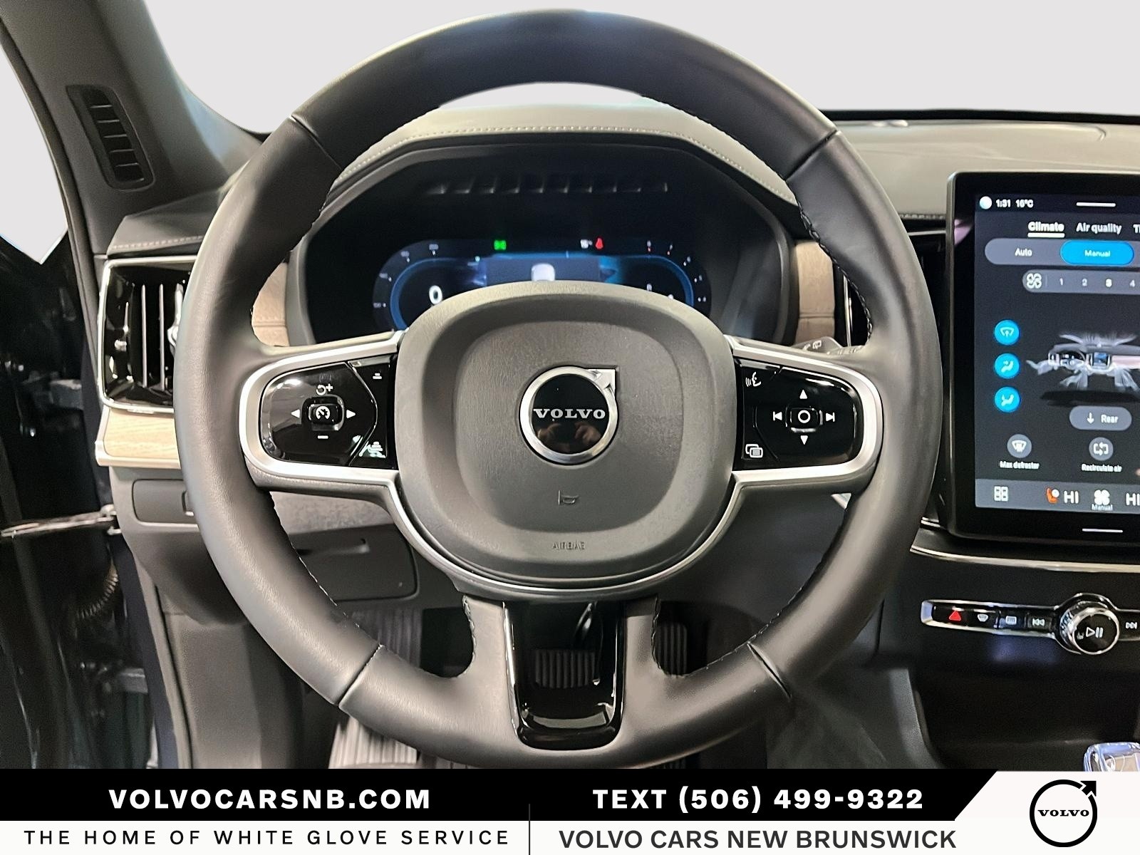 2025 Volvo XC90 B6 Core Bright Theme