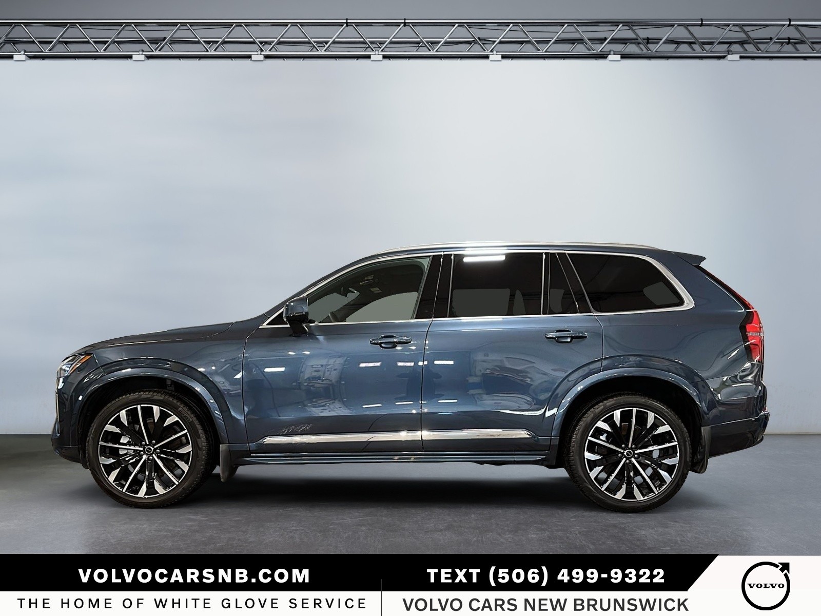 2025 Volvo XC90 B6 Core Bright Theme
