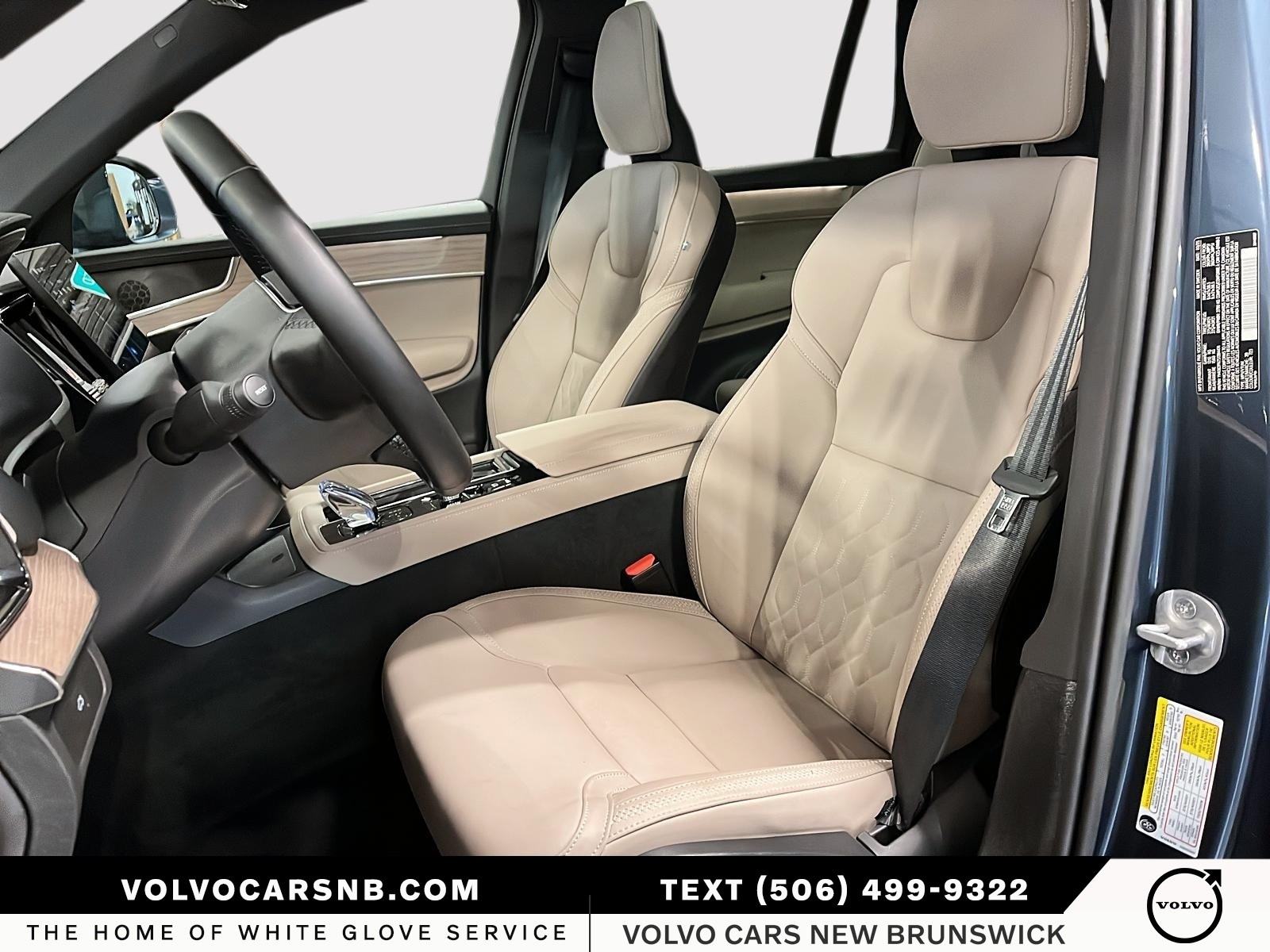 2025 Volvo XC90 B6 Core Bright Theme