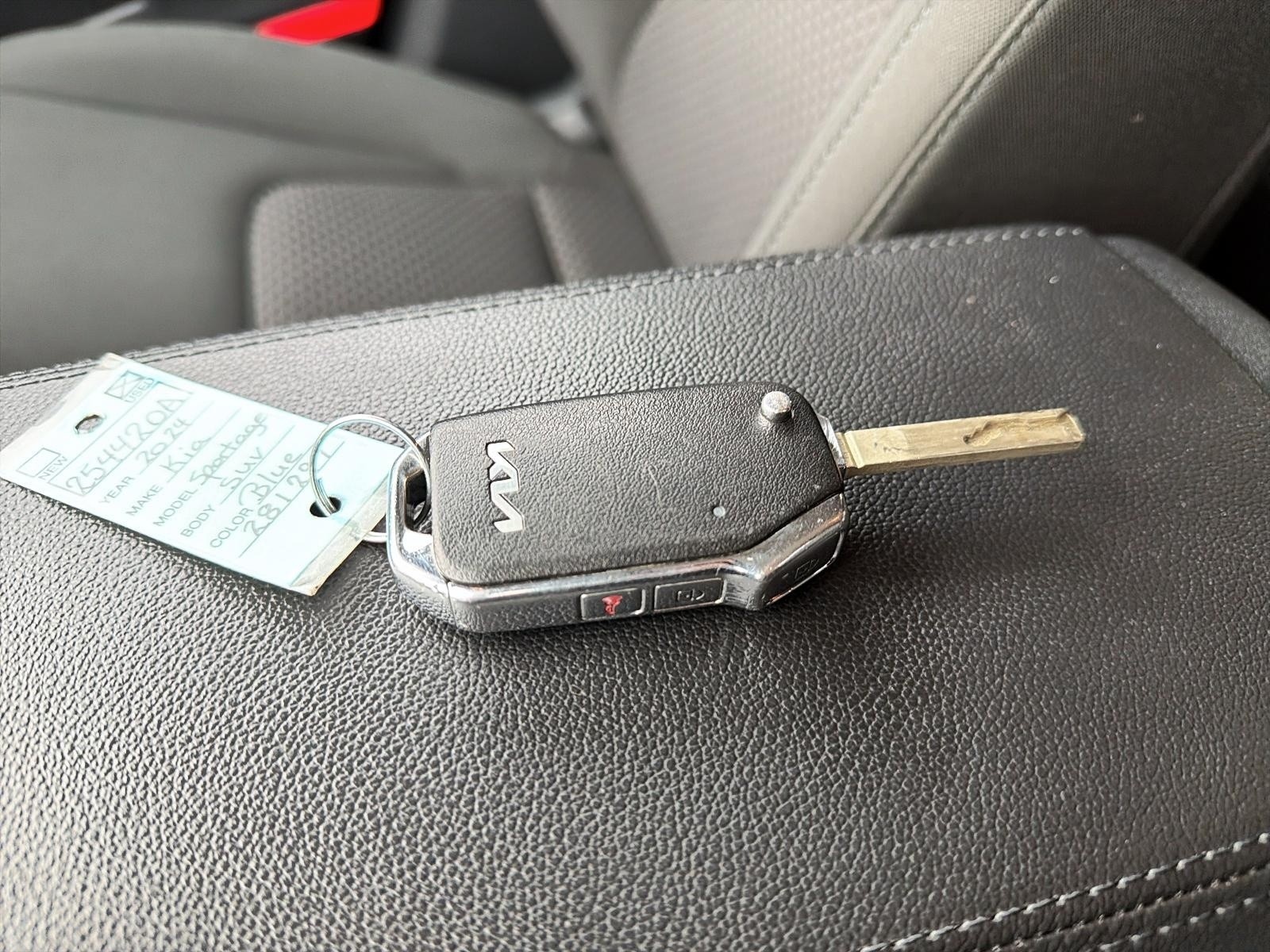 2024 Kia Sportage LX