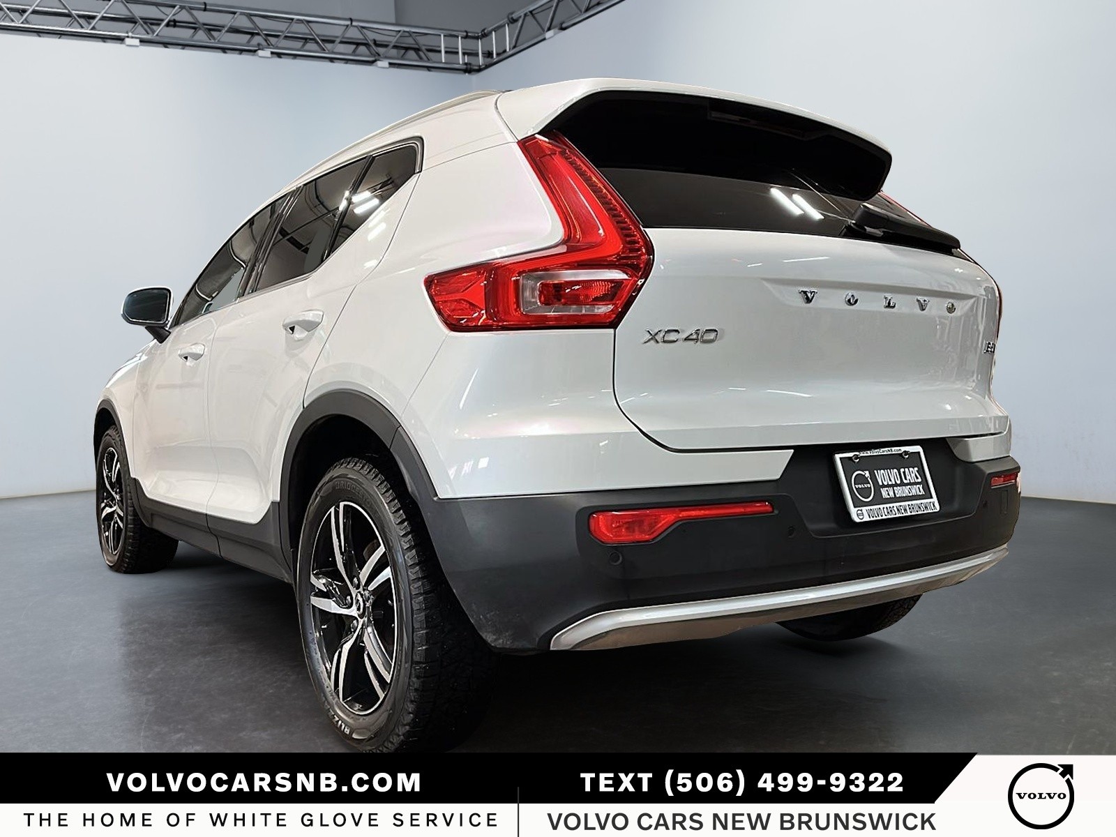 2025 Volvo XC40 B5 Core Bright Theme