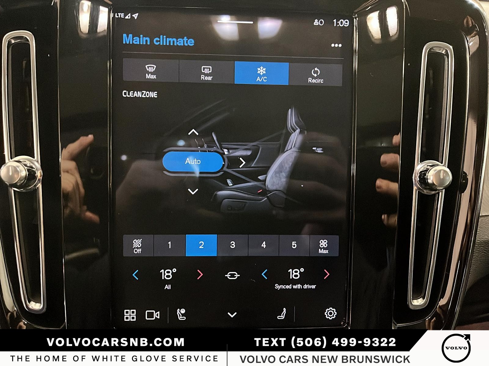 2025 Volvo XC40 B5 Core Bright Theme