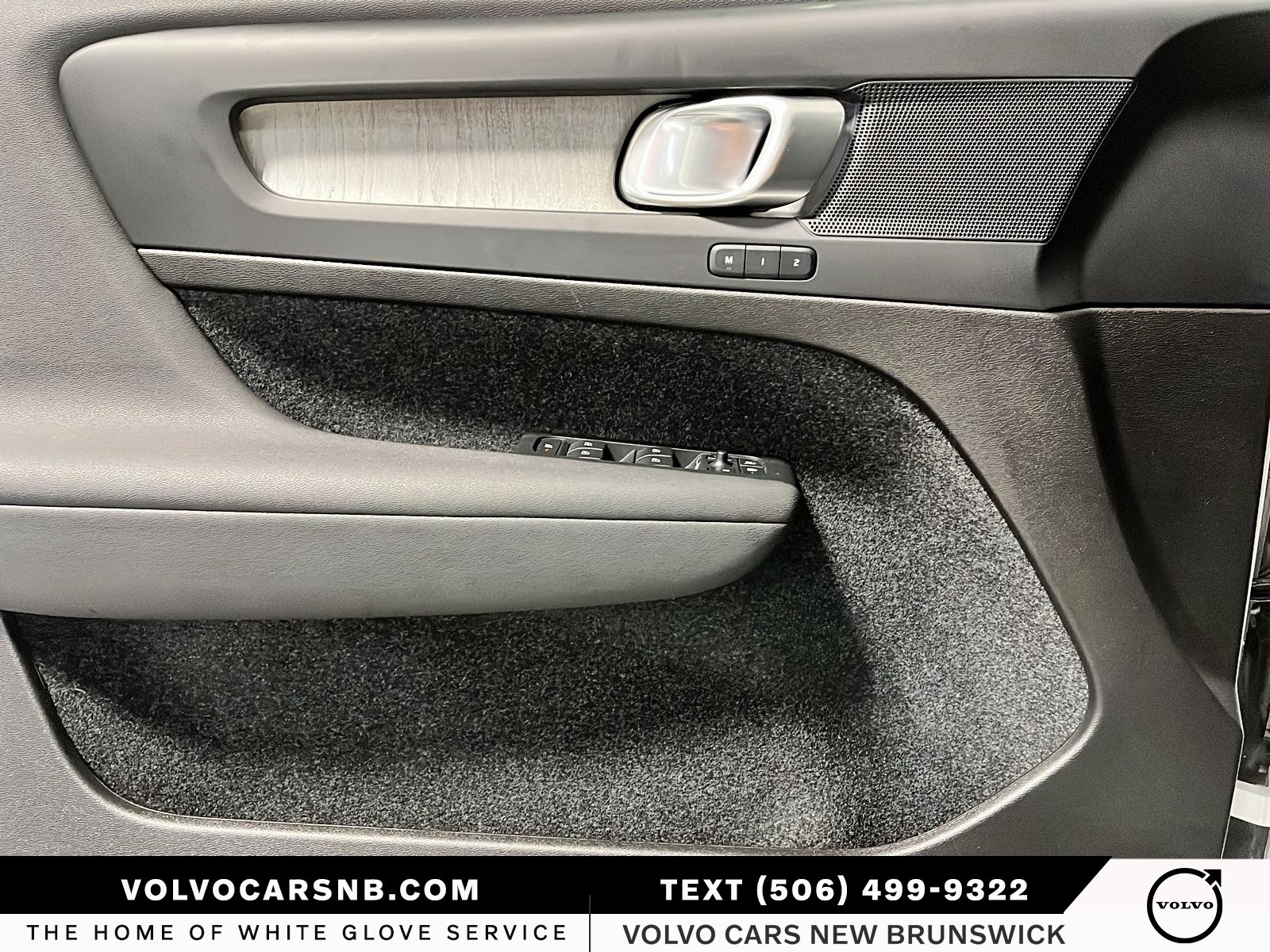 2025 Volvo XC40 B5 Core Bright Theme