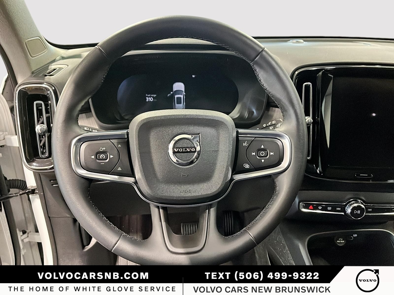 2025 Volvo XC40 B5 Core Bright Theme