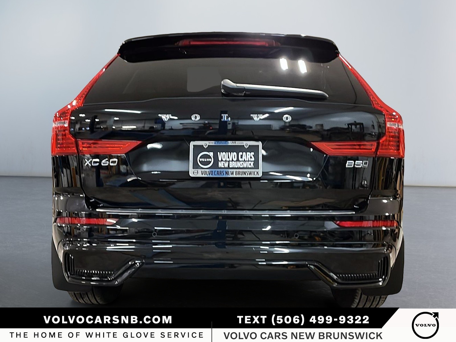 2025 Volvo XC60 B5 Core Dark Theme