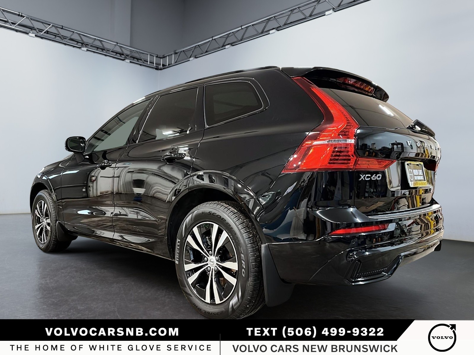 2025 Volvo XC60 B5 Core Dark Theme