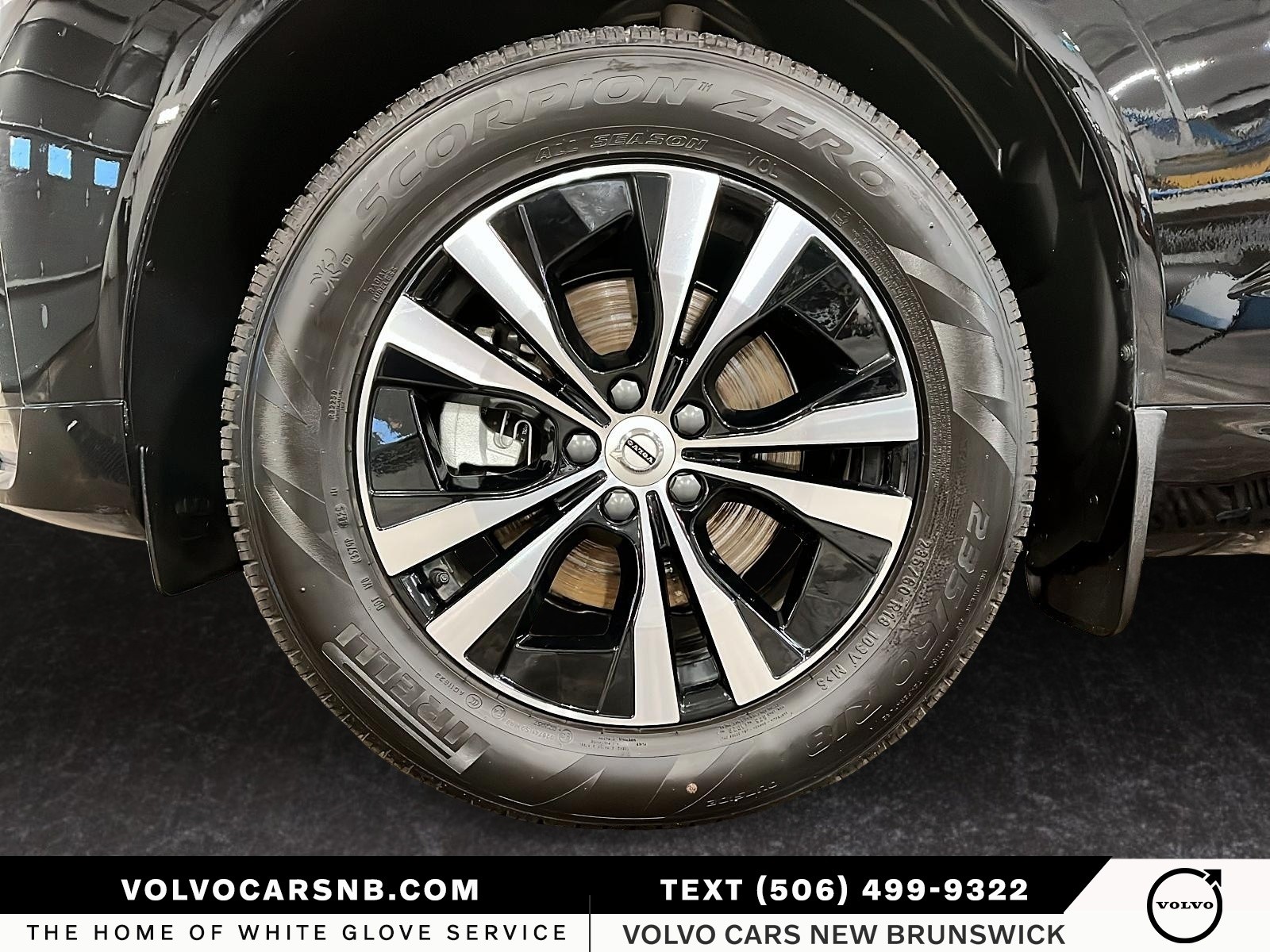 2025 Volvo XC60 B5 Core Dark Theme