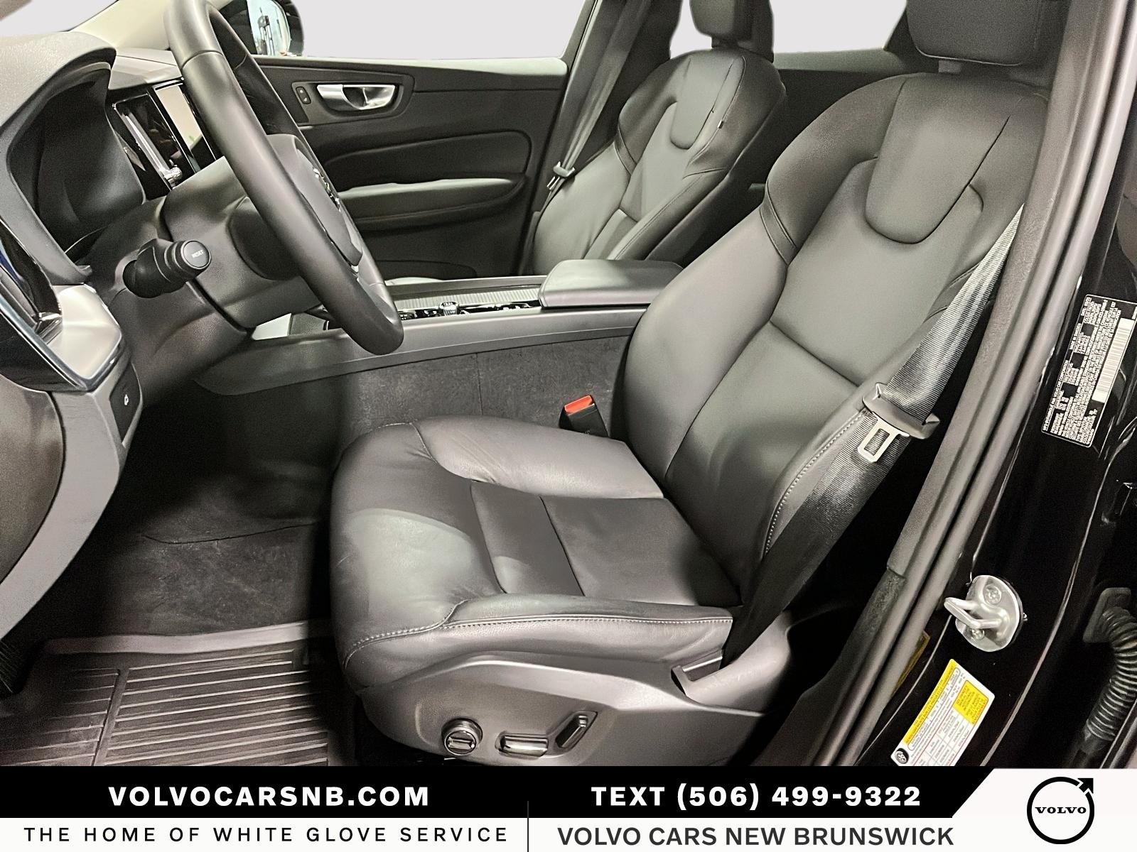 2025 Volvo XC60 B5 Core Dark Theme