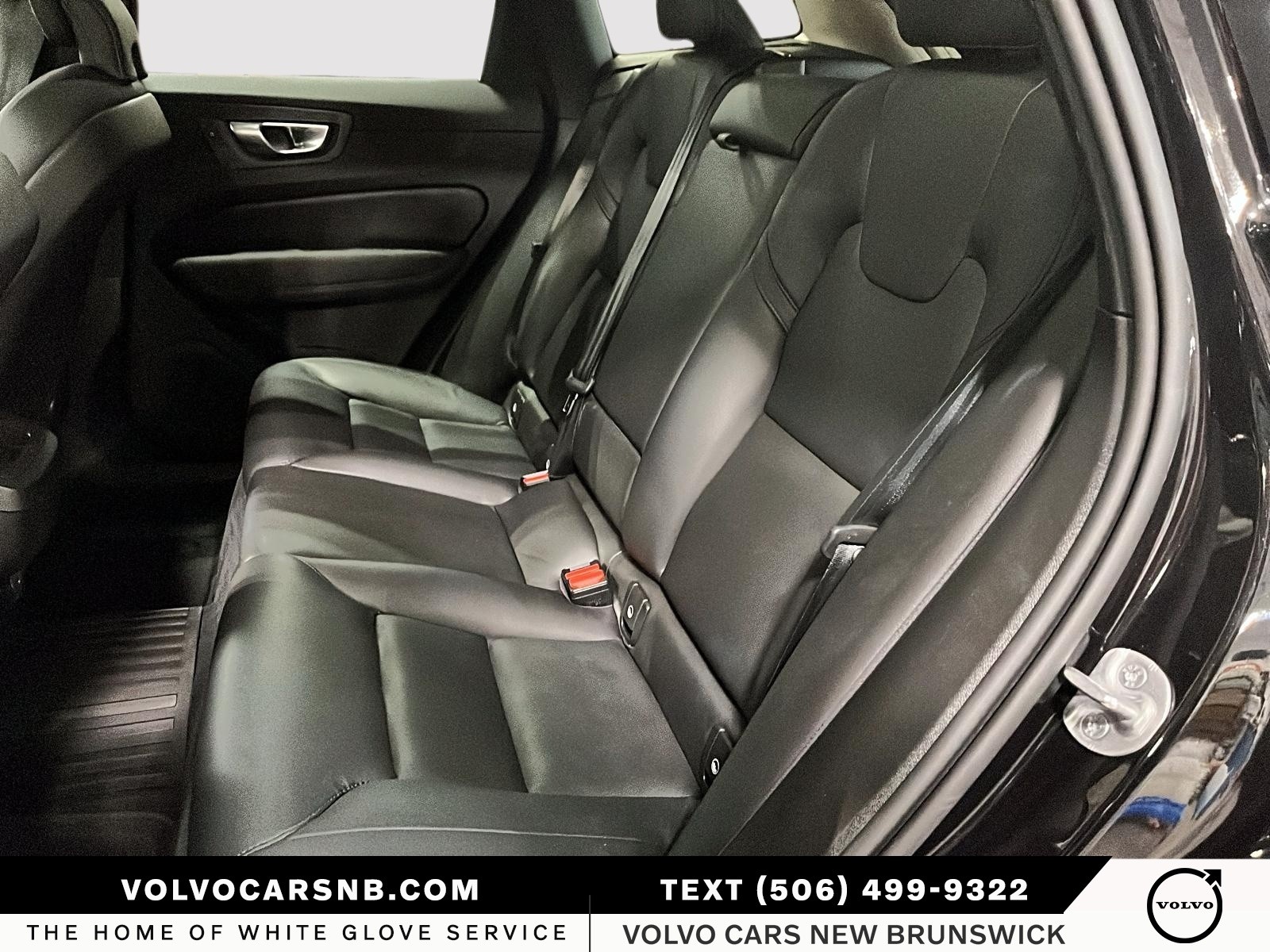 2025 Volvo XC60 B5 Core Dark Theme