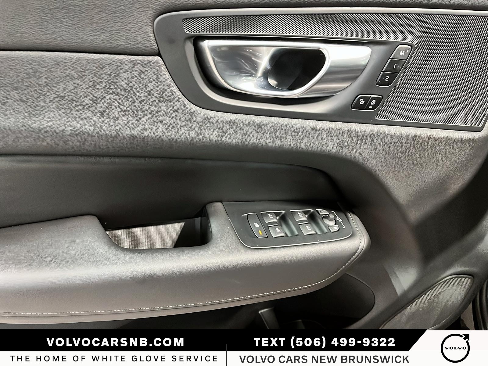 2025 Volvo XC60 B5 Core Dark Theme