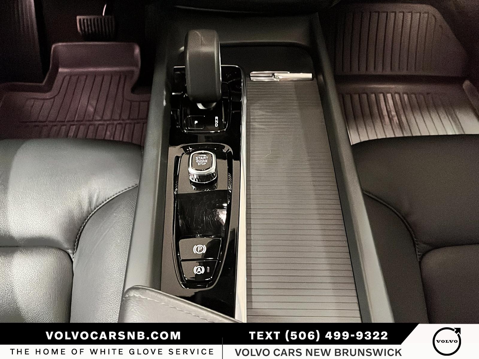 2025 Volvo XC60 B5 Core Dark Theme