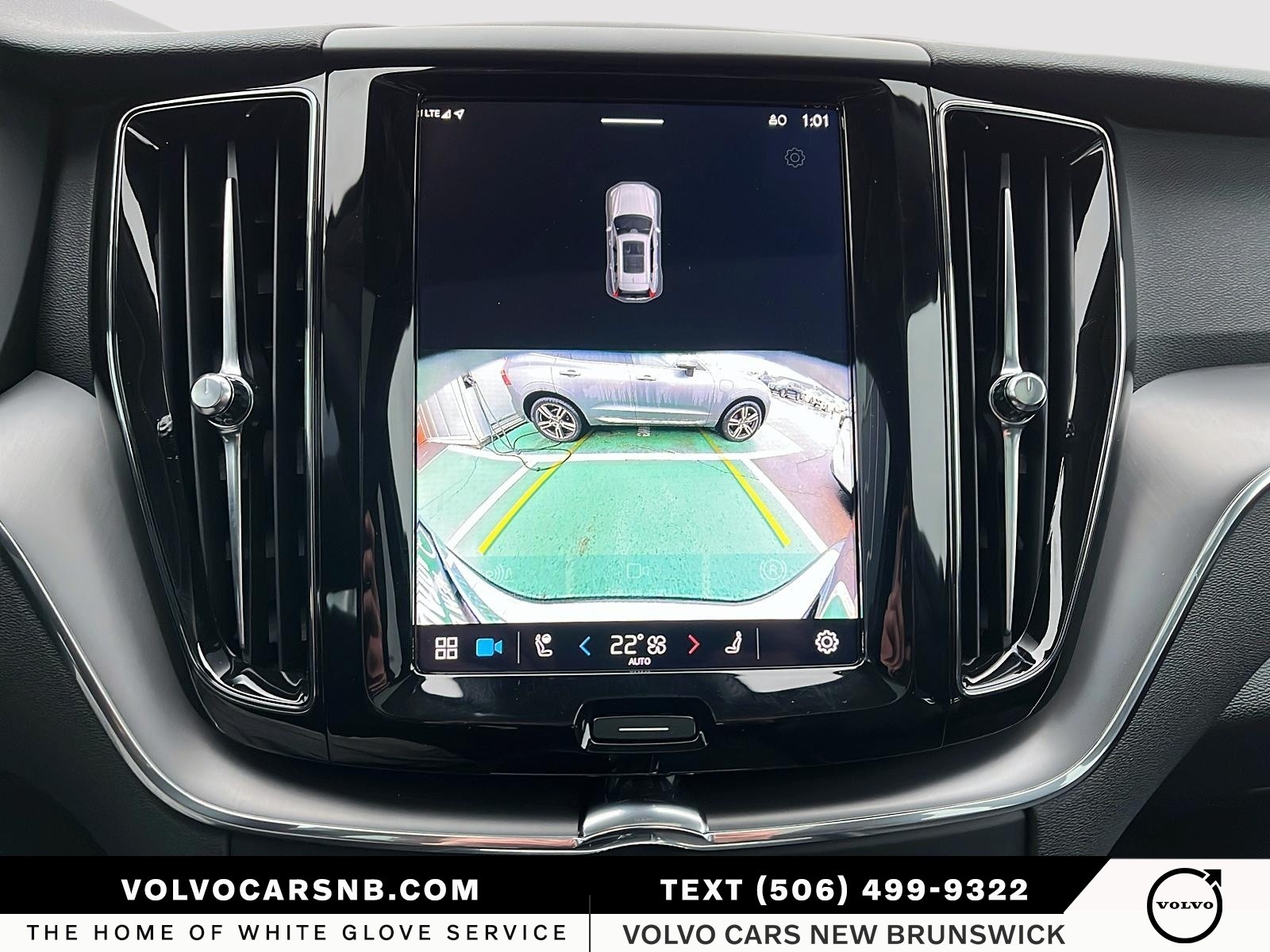 2025 Volvo XC60 B5 Core Dark Theme