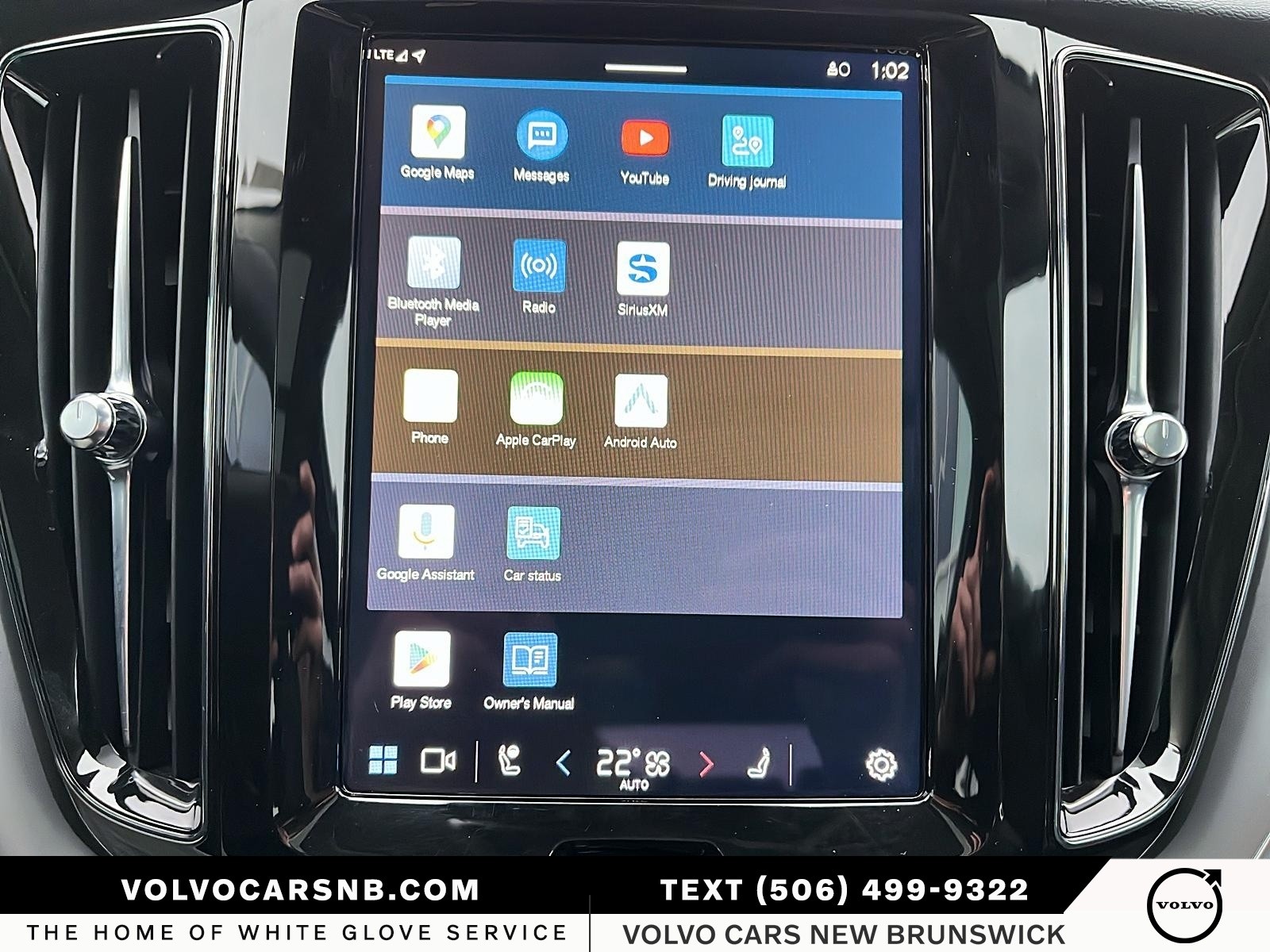 2025 Volvo XC60 B5 Core Dark Theme