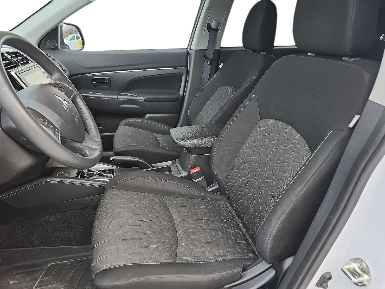 2023 Mitsubishi RVR ES