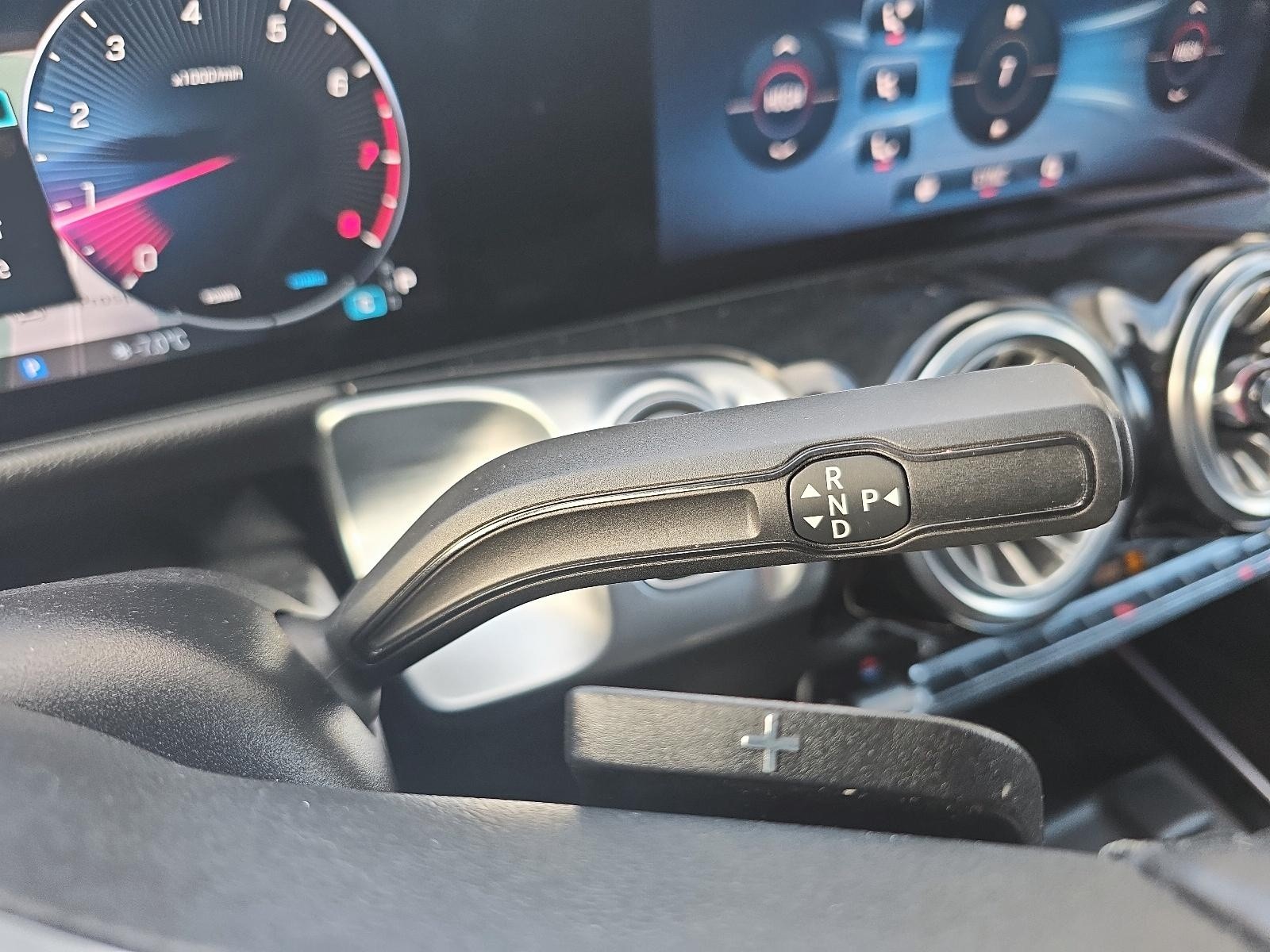 2024 Mercedes-Benz GLB 250 