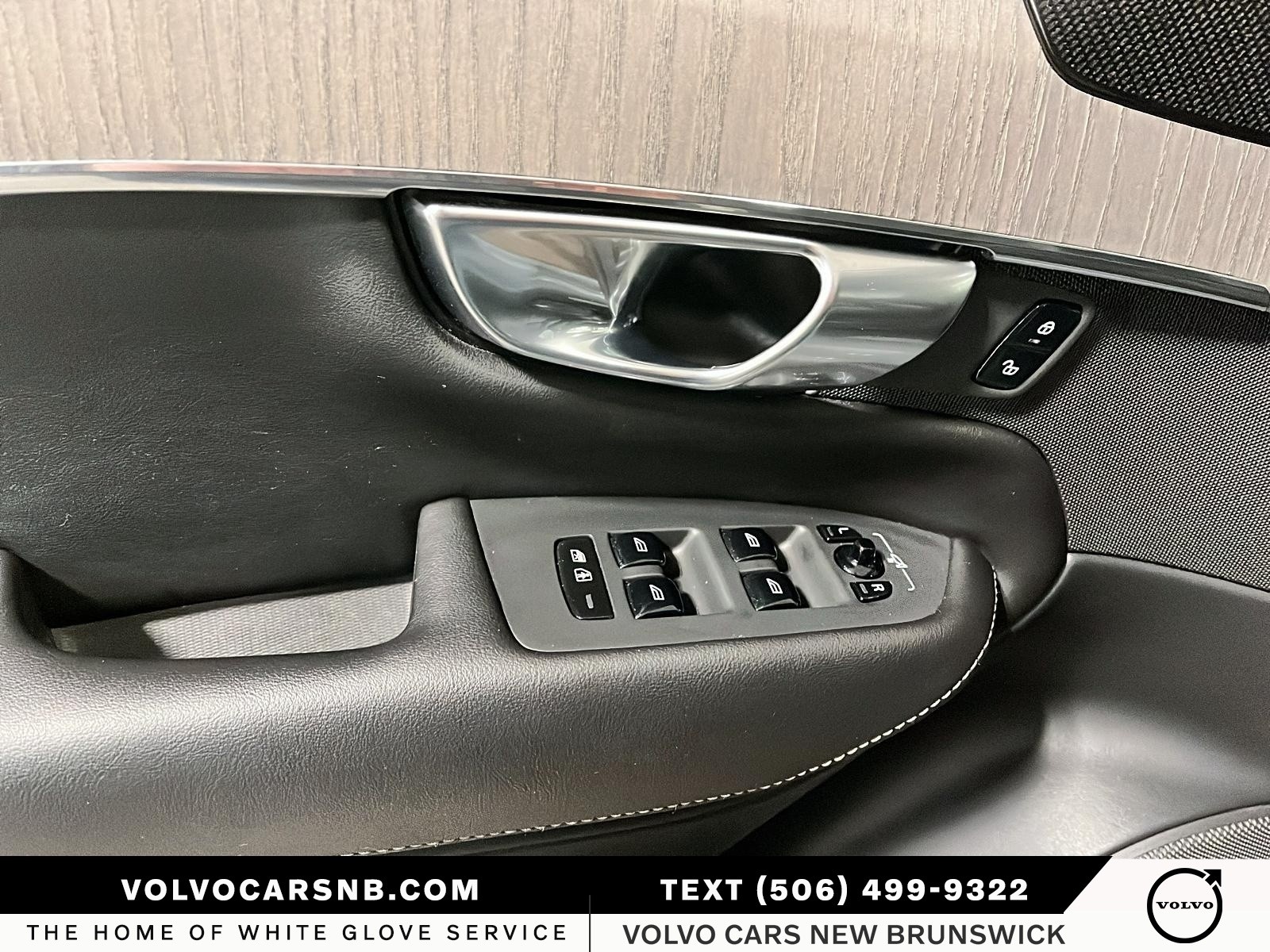 2023 Volvo XC90 B6 Ultimate Dark Theme