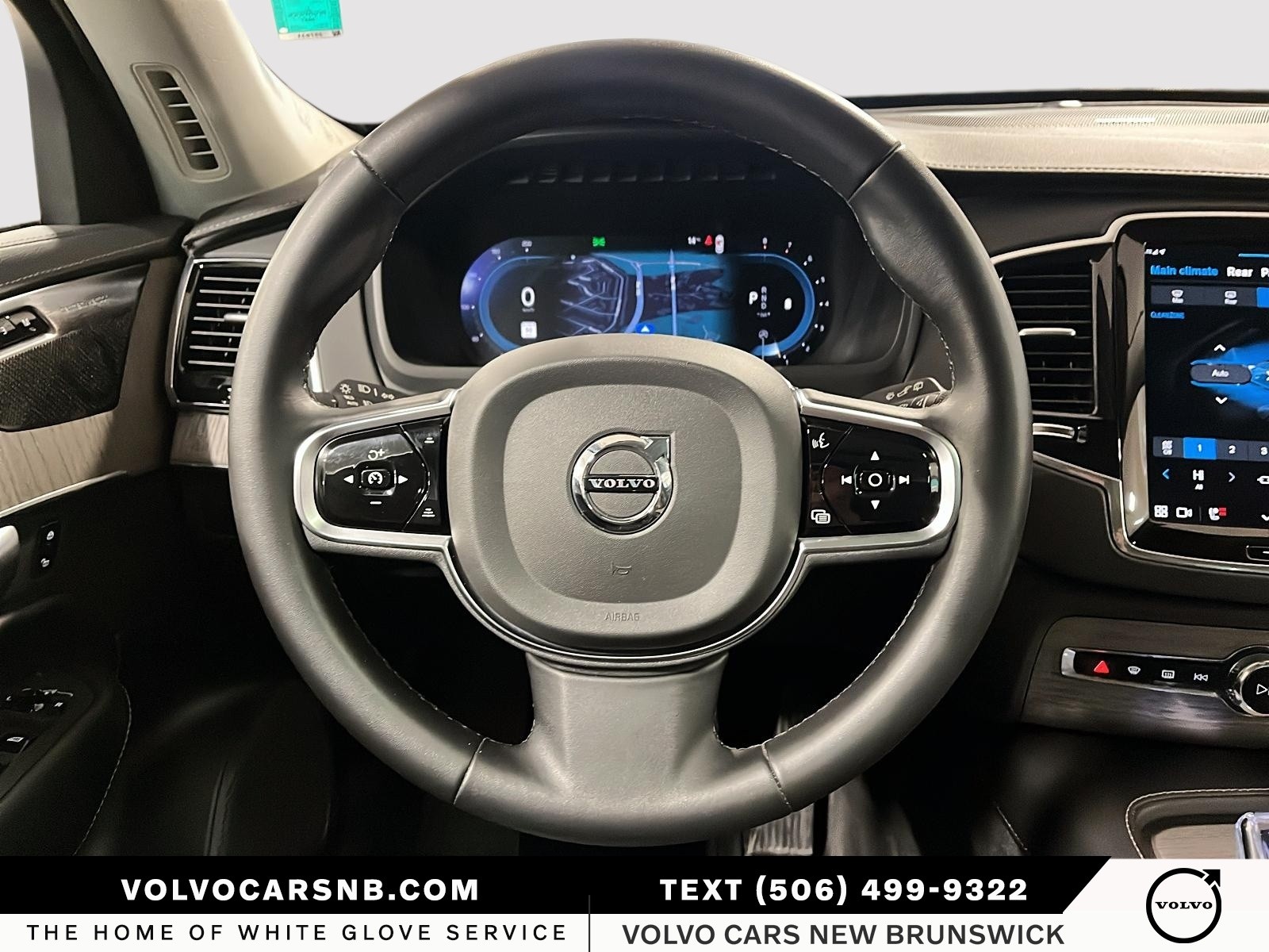 2023 Volvo XC90 B6 Ultimate Dark Theme