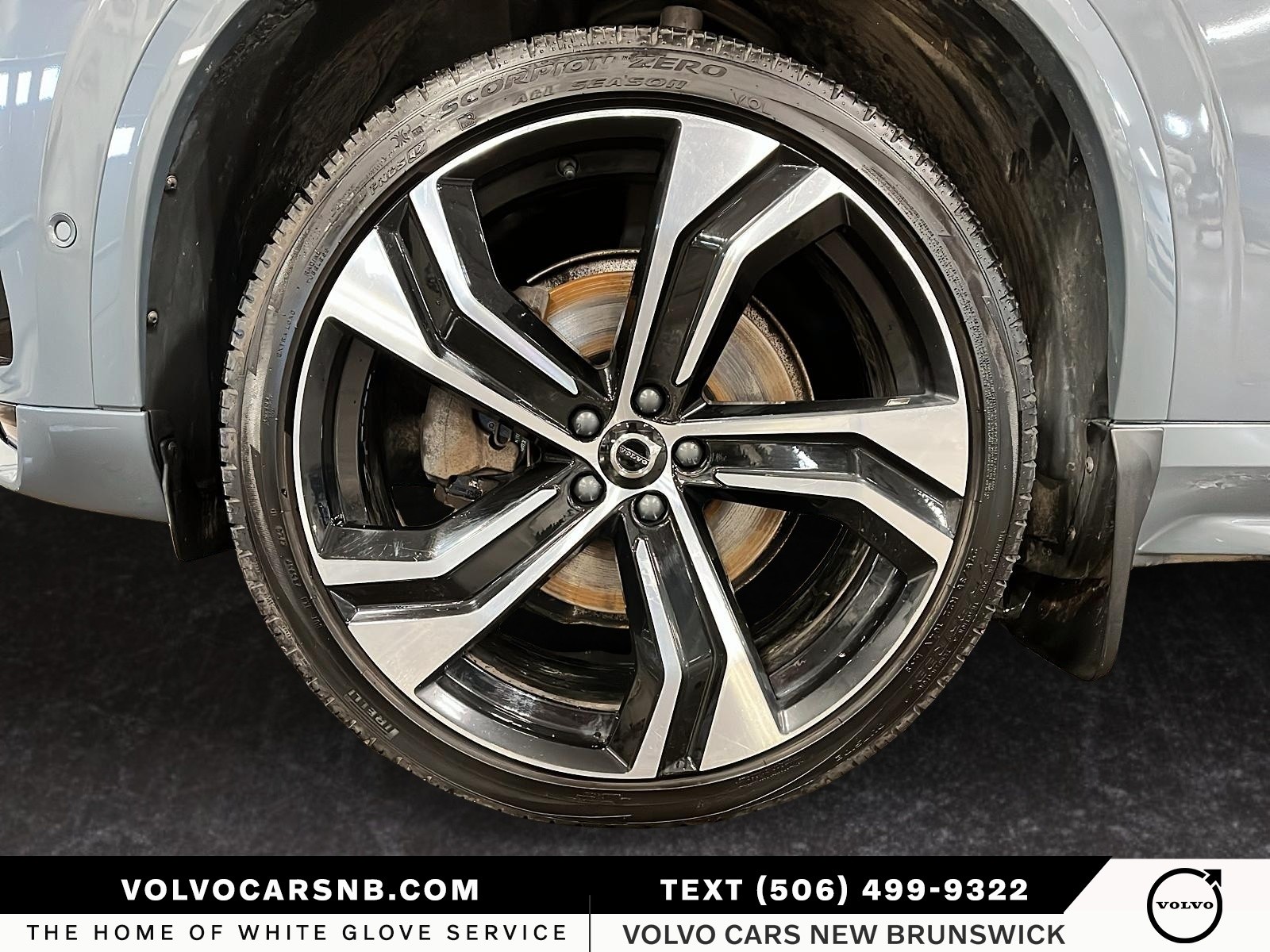 2023 Volvo XC90 B6 Ultimate Dark Theme