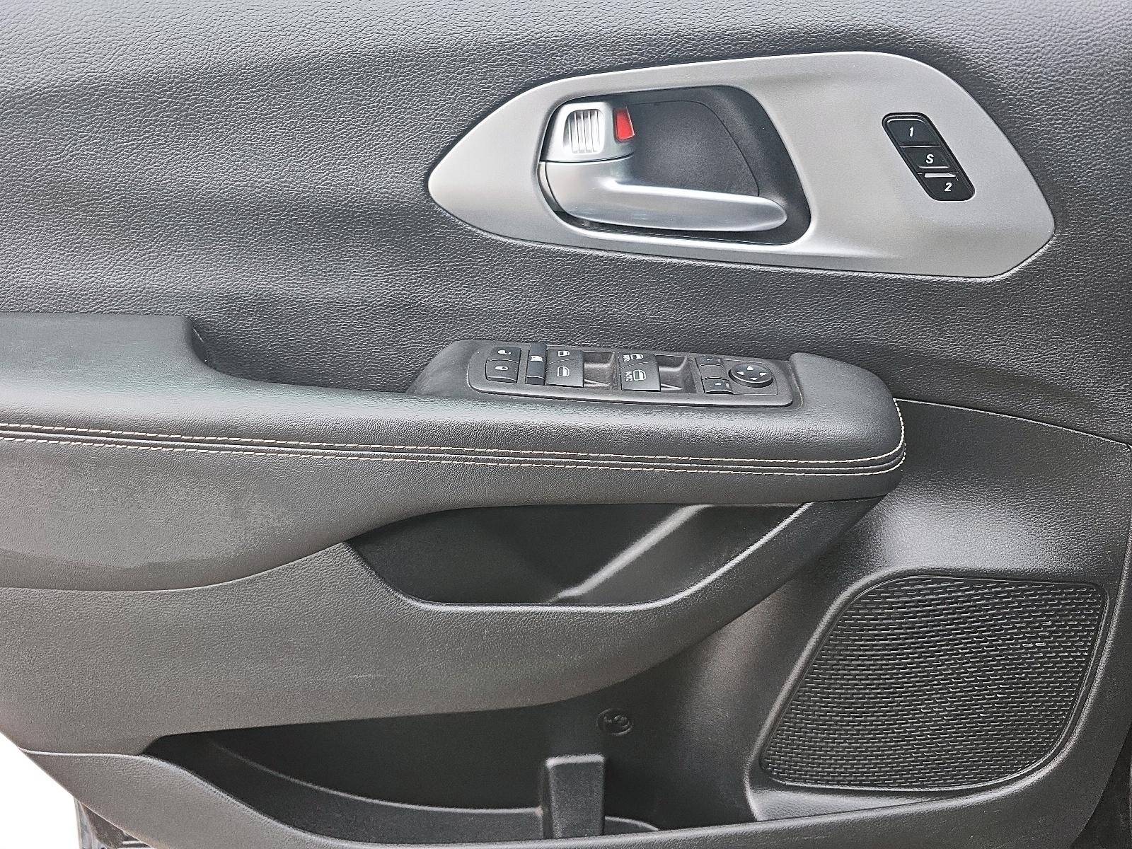 2024 Chrysler Pacifica Touring-L