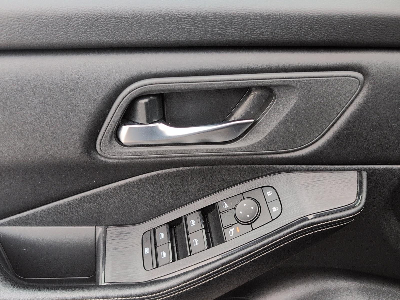 2024 Nissan Rogue SV Moonroof