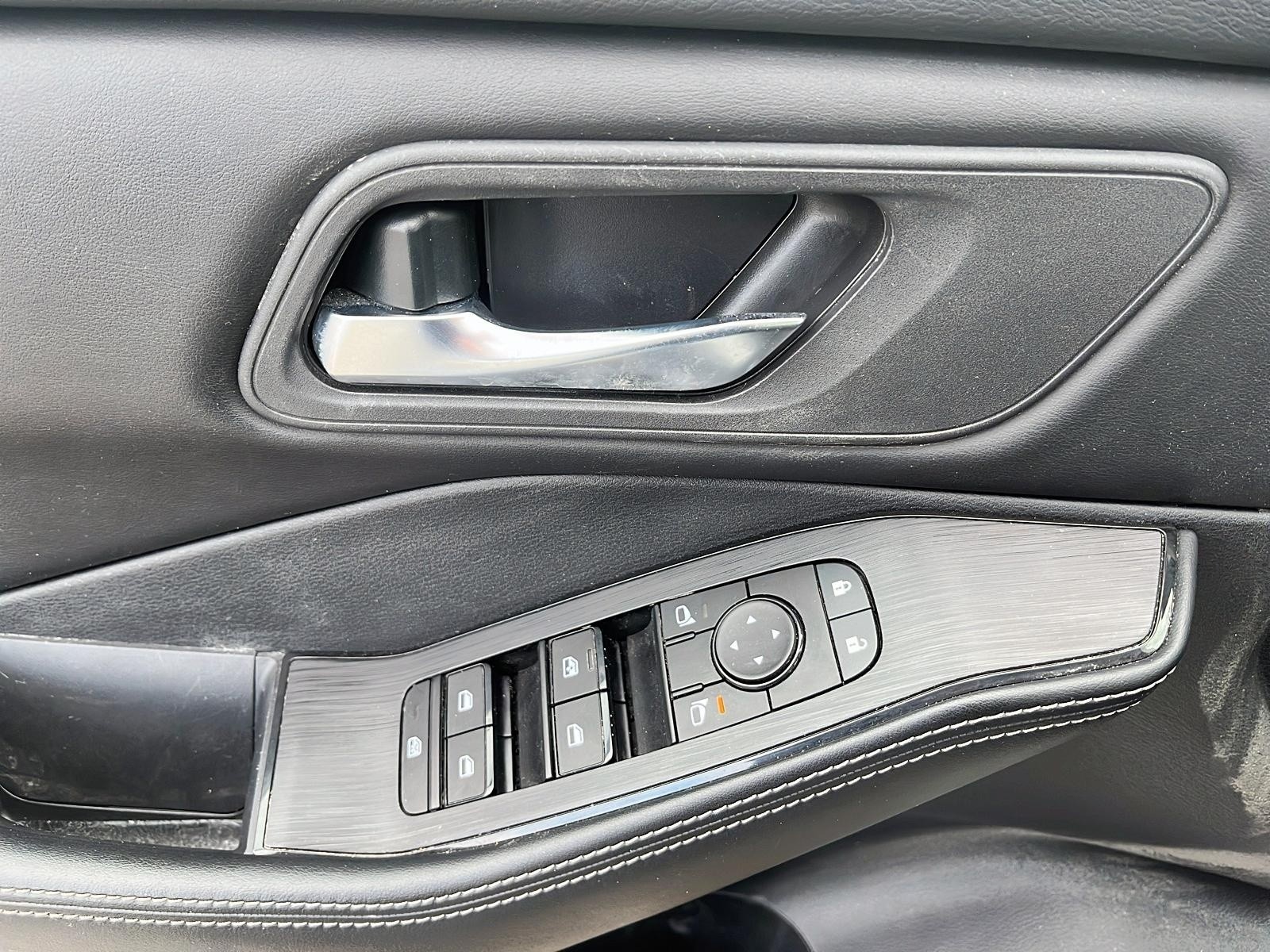 2024 Nissan Rogue SV Moonroof