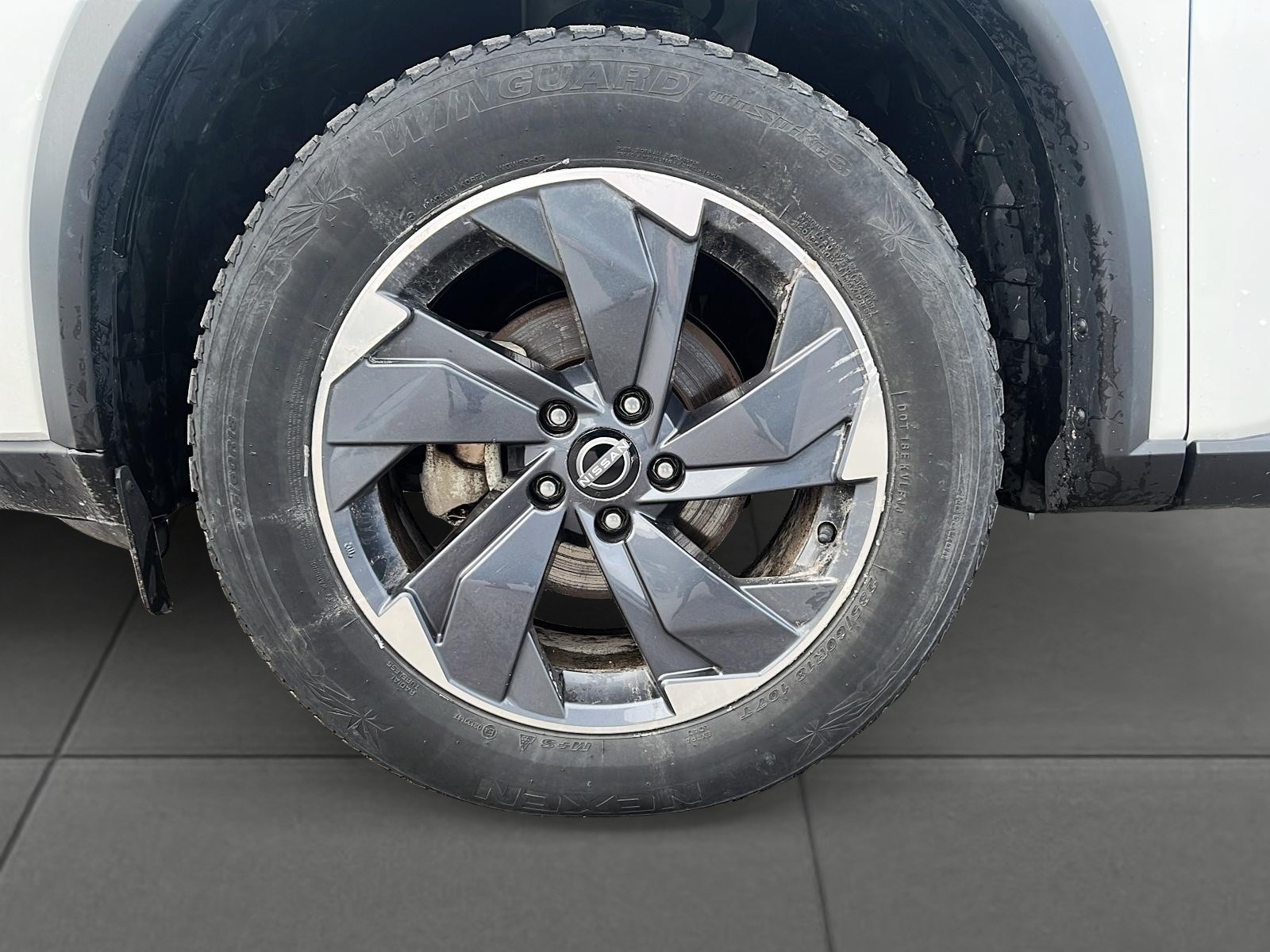 2024 Nissan Rogue SV Moonroof