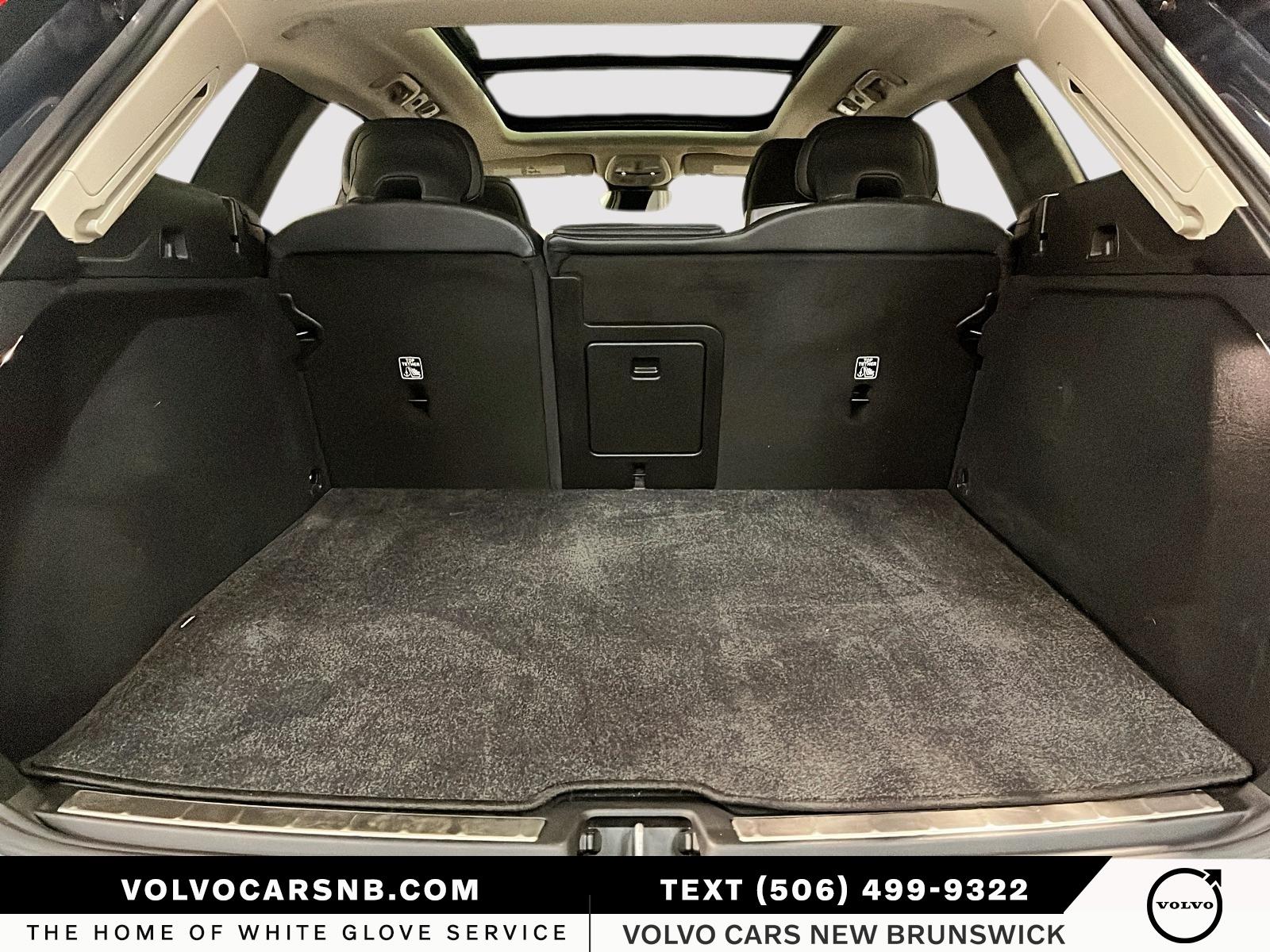 2025 Volvo XC60 B5 Plus Dark Theme