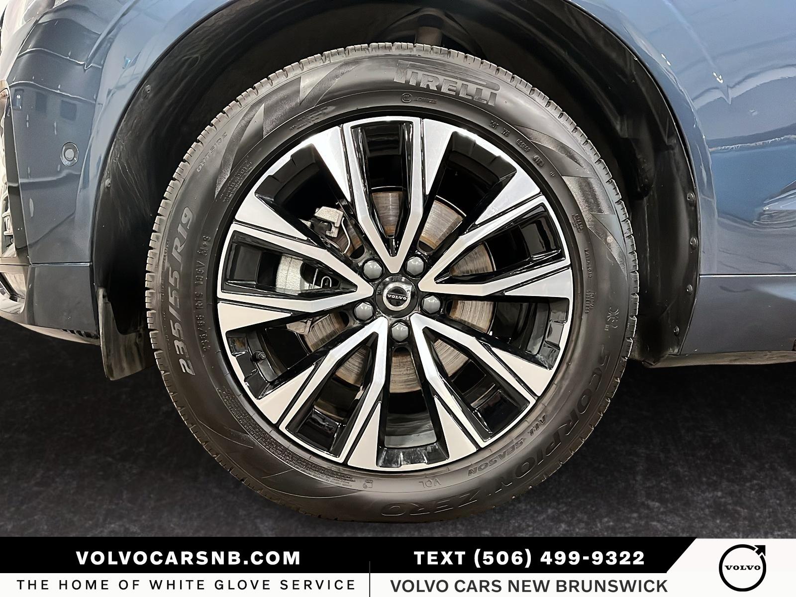 2025 Volvo XC60 B5 Plus Dark Theme