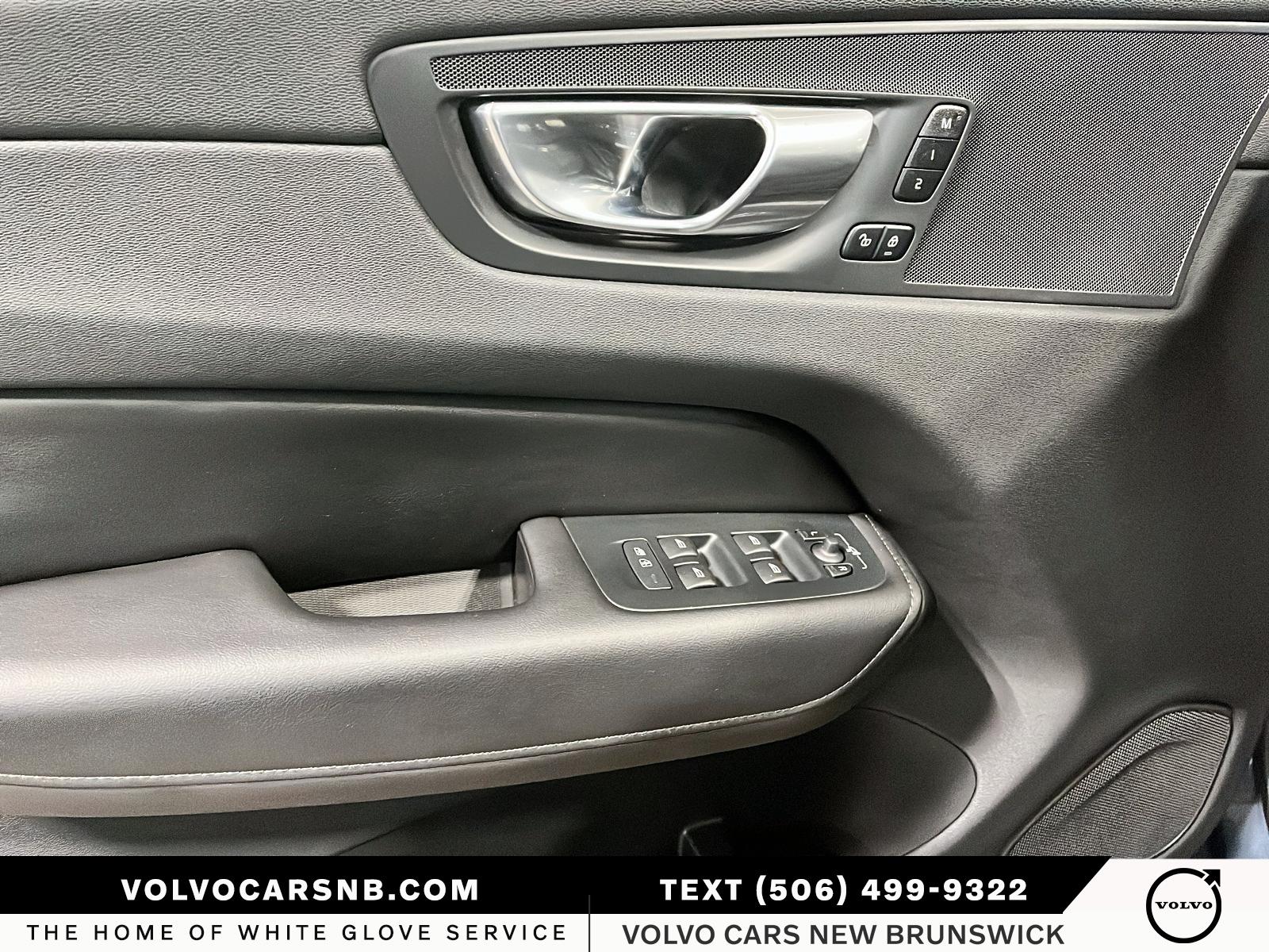 2025 Volvo XC60 B5 Plus Dark Theme