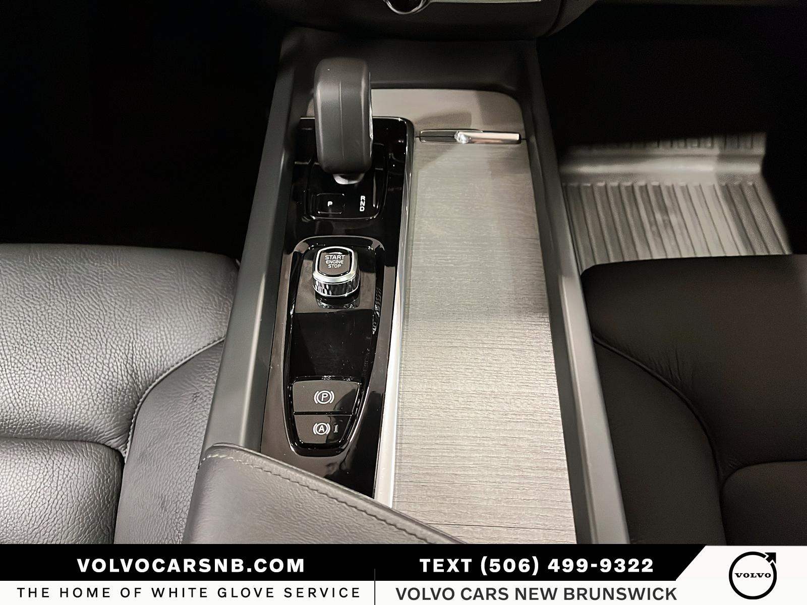 2025 Volvo XC60 B5 Plus Dark Theme