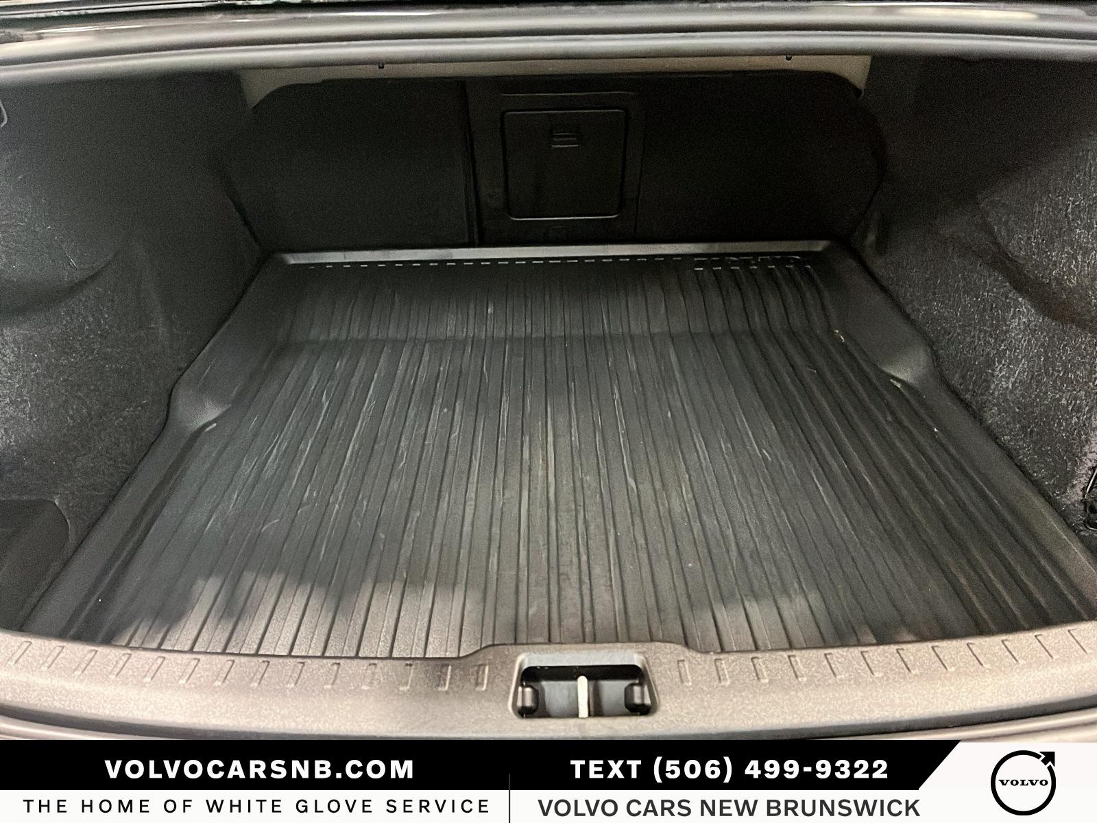 2025 Volvo S60 Plug-In Hybrid T8 Ultra Black Edition