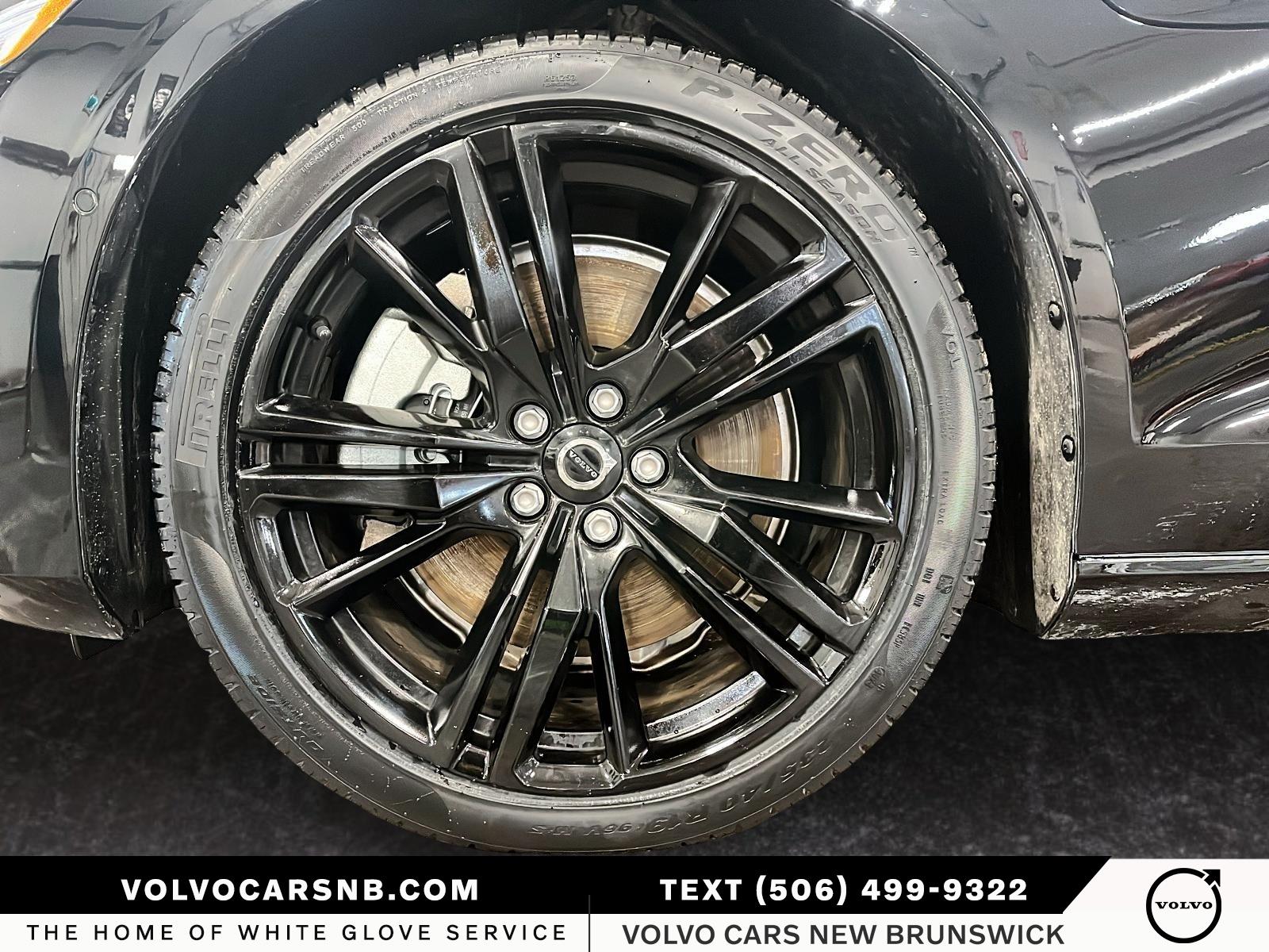 2025 Volvo S60 Plug-In Hybrid T8 Ultra Black Edition