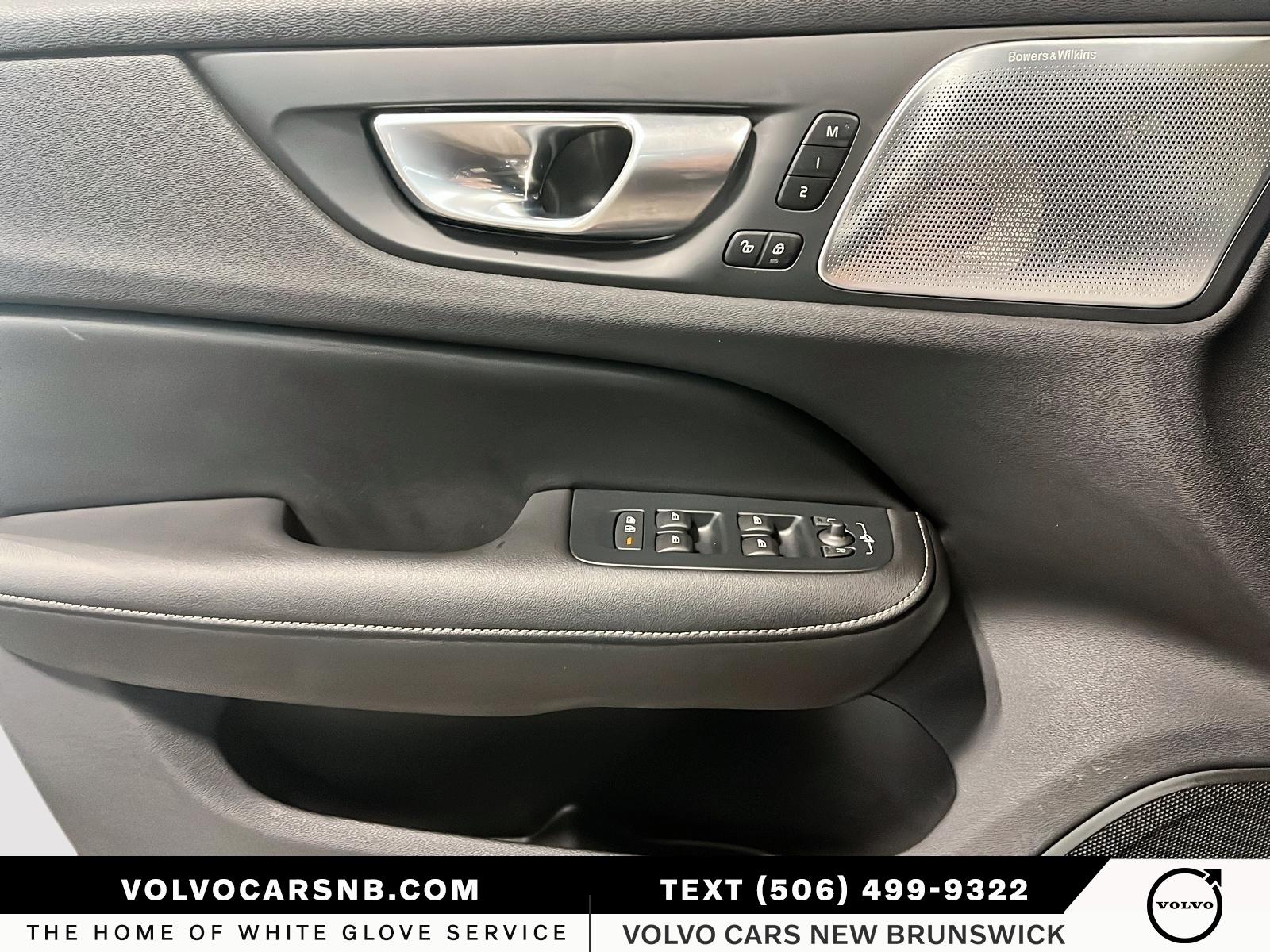 2025 Volvo S60 Plug-In Hybrid T8 Ultra Black Edition