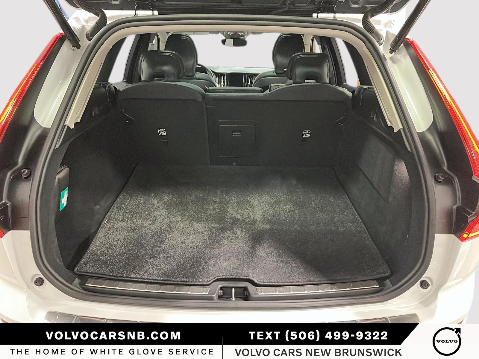 2025 Volvo XC60 B5 Plus Dark Theme