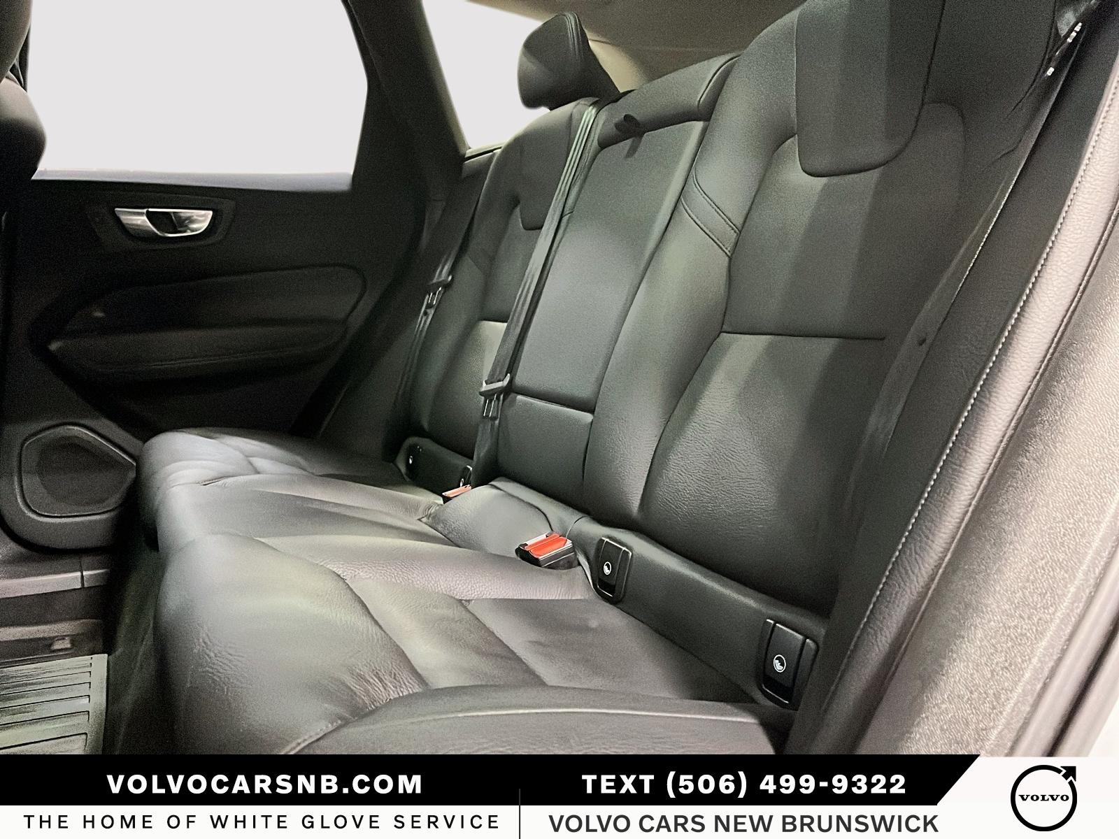 2025 Volvo XC60 B5 Plus Dark Theme