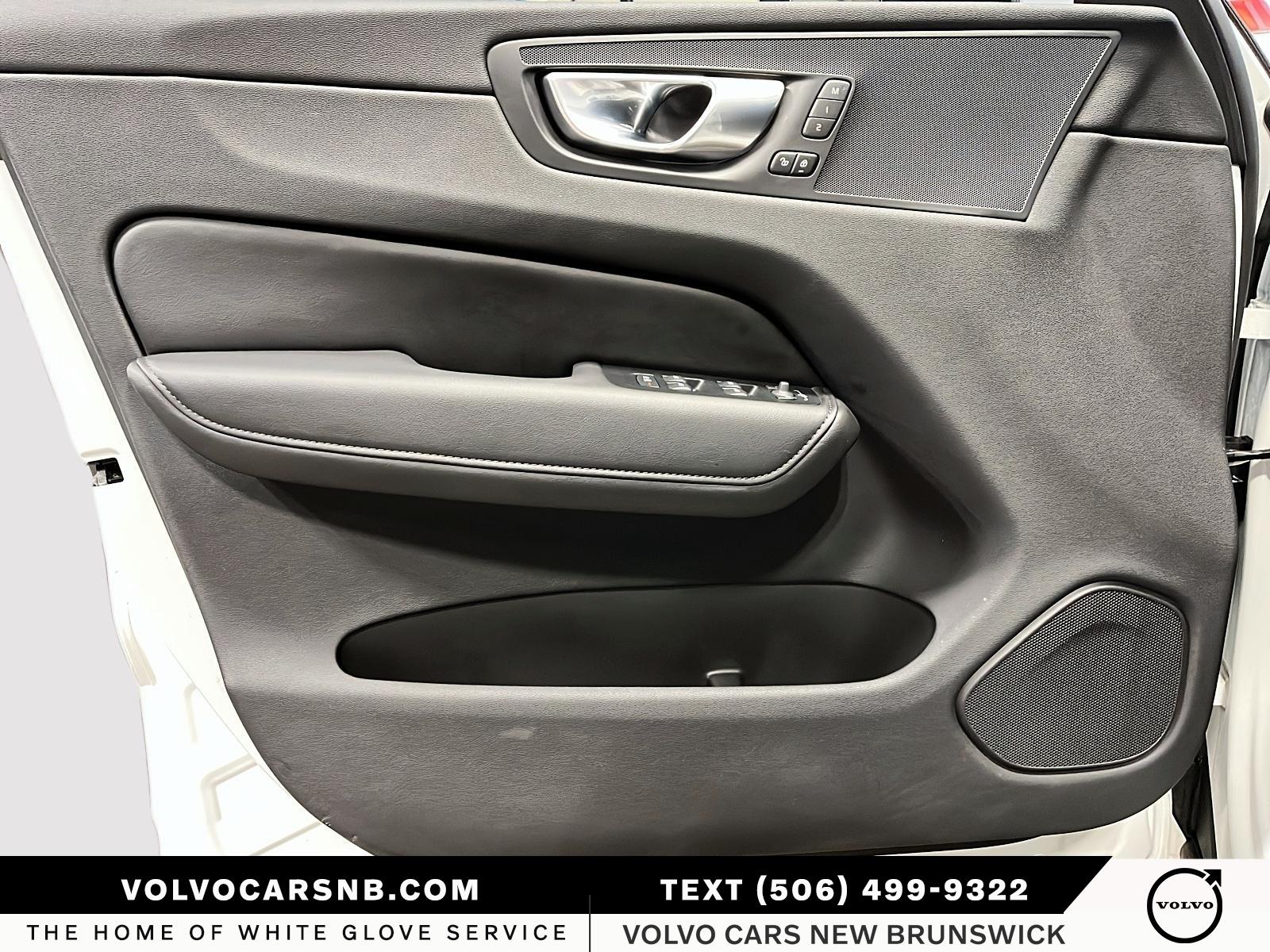 2025 Volvo XC60 B5 Plus Dark Theme