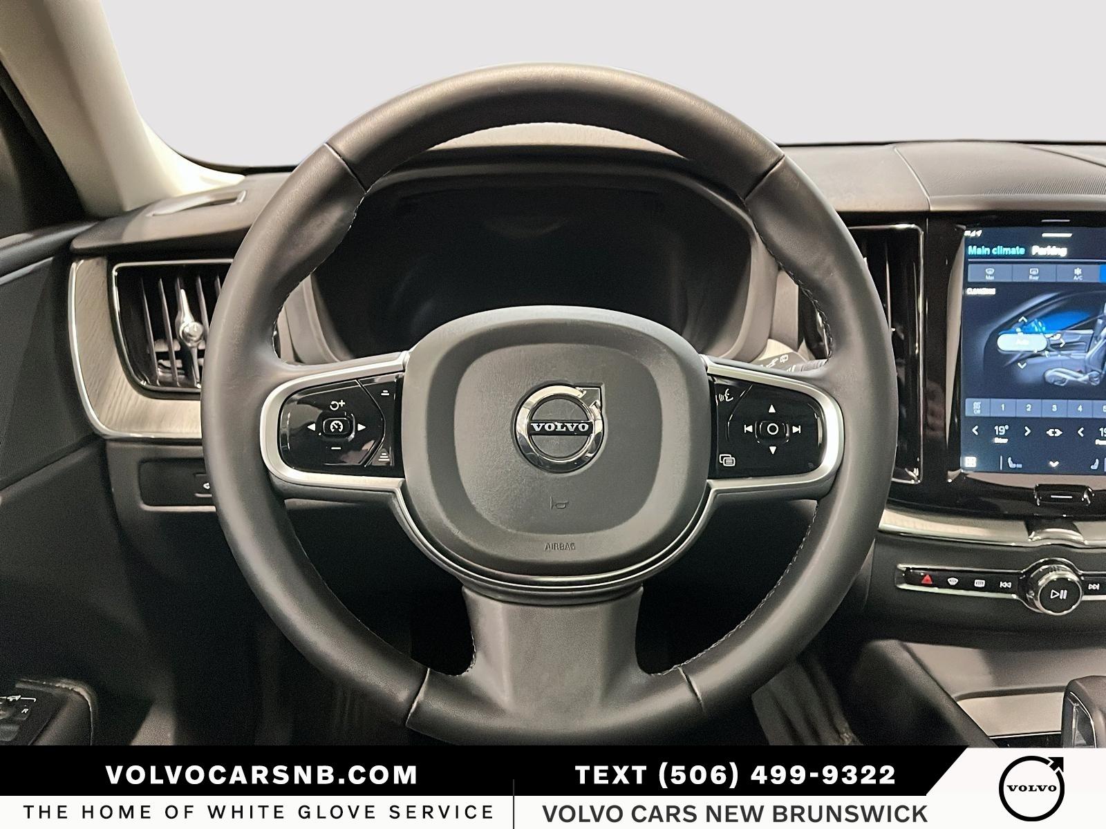 2025 Volvo XC60 B5 Plus Dark Theme