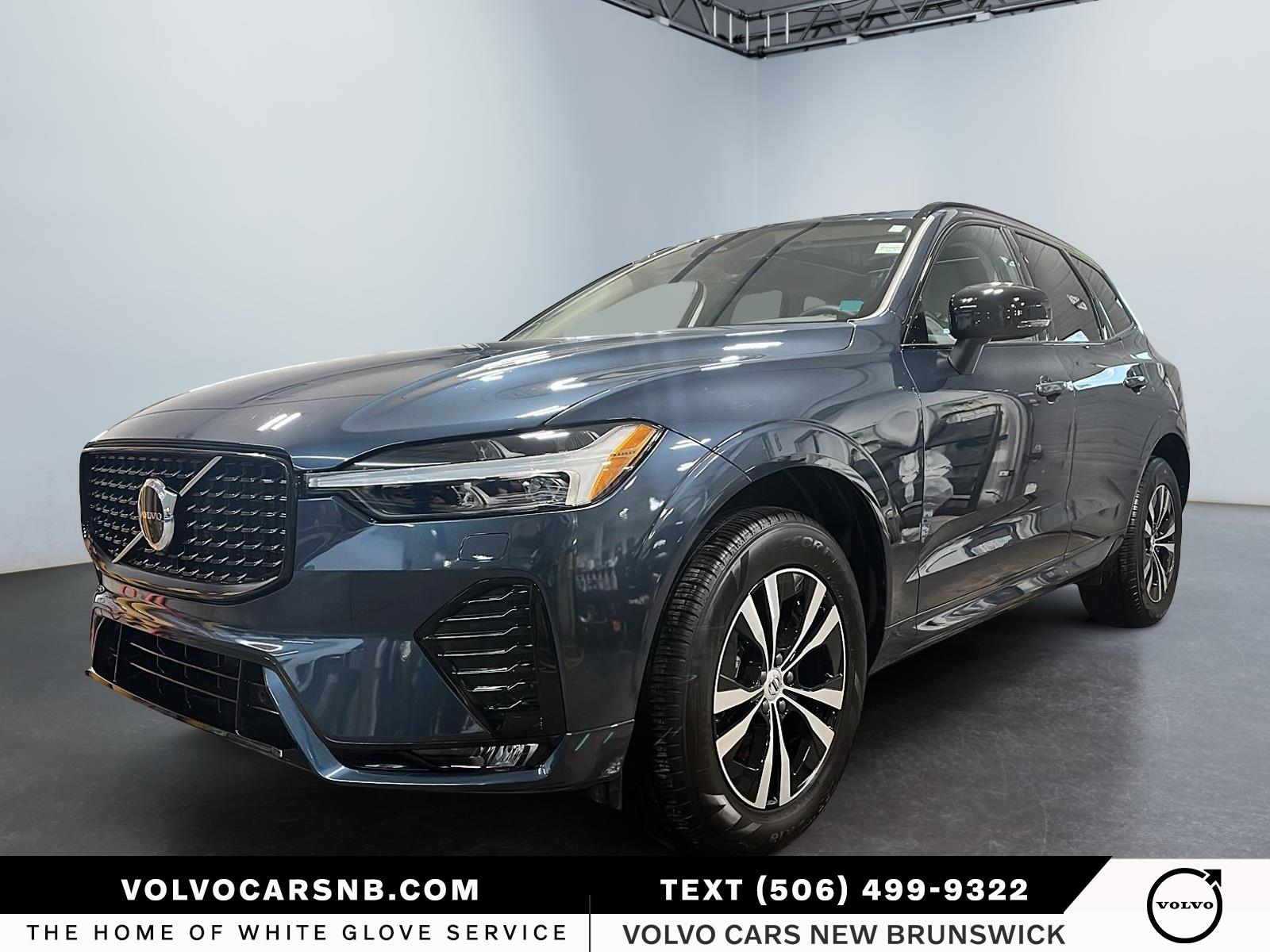 2025 Volvo XC60  B5 Core Dark Theme