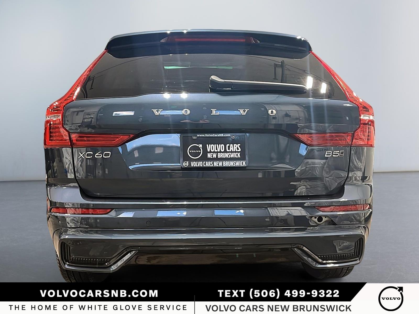 2025 Volvo XC60 B5 Core Dark Theme